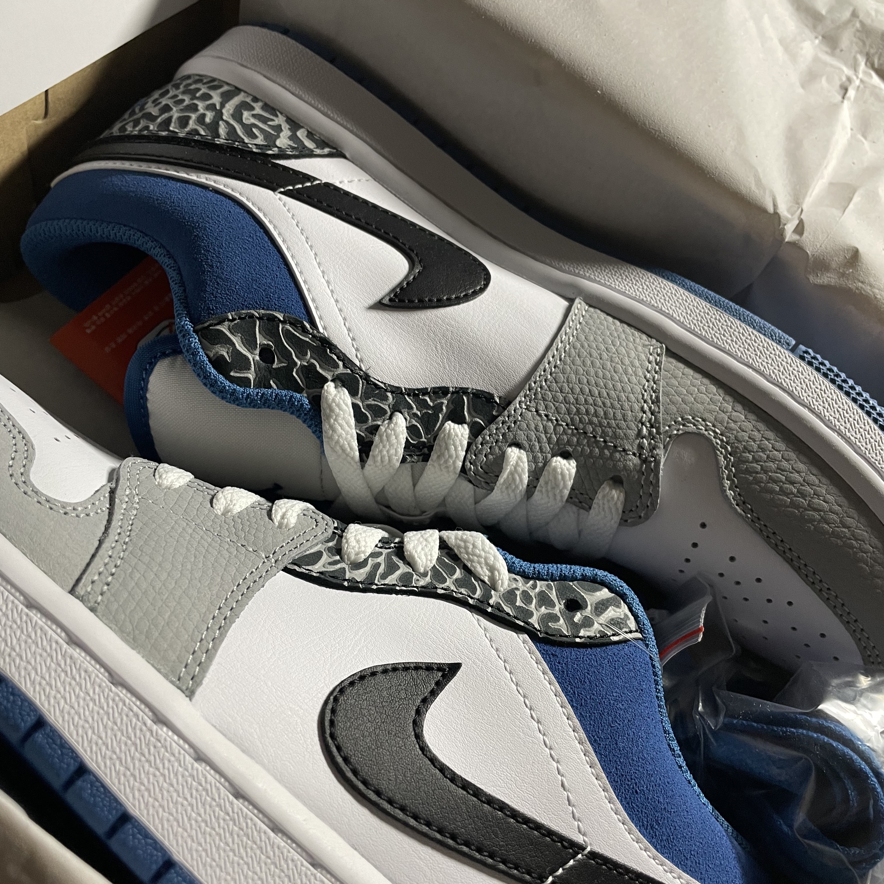 Jordan 1 Low SE White Cement Grey Blue 착용 스타일