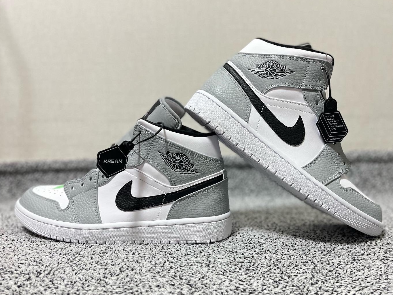 Jordan 1 Mid Triple White 착용 스타일 - 2