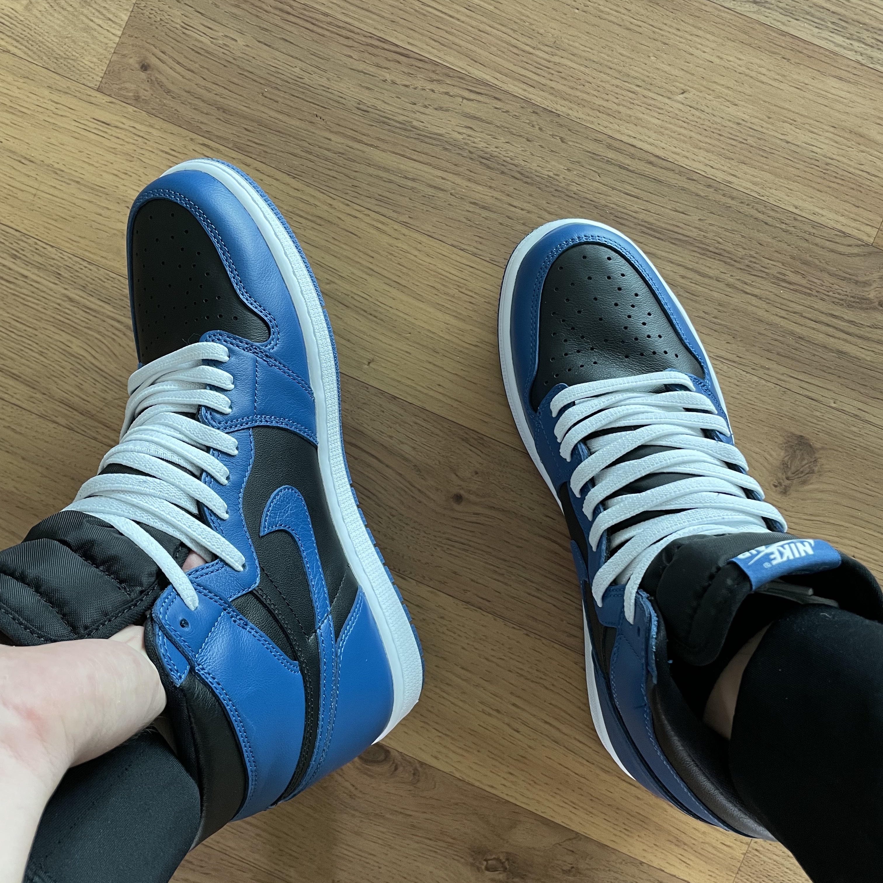 Nike Dunk Low Retro Black, Jordan 1 Retro High OG Dark Marina Blue 착용 스타일 - 2