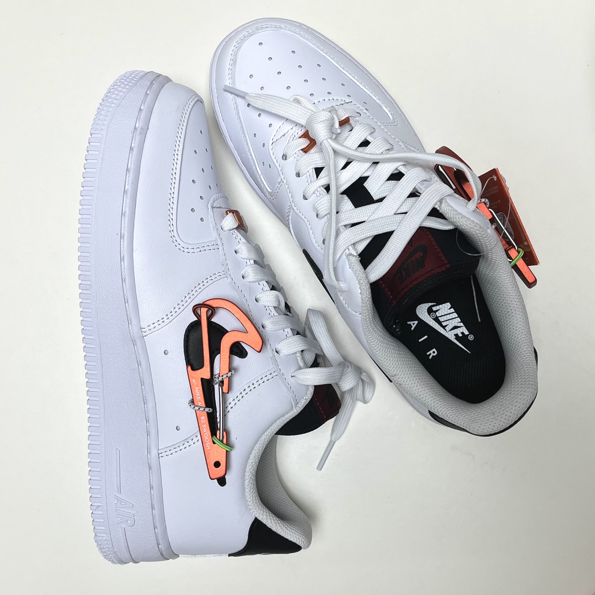 Nike Air Force 1 '07 PRM Carabiner Red 착용 스타일 - 1
