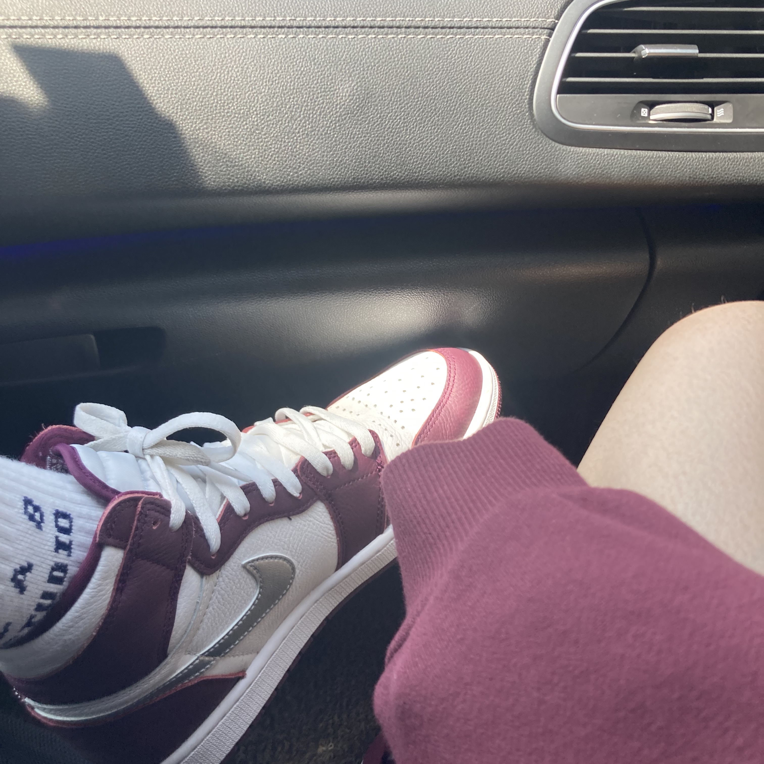 Jordan 1 Retro High OG Bordeaux 착용 스타일