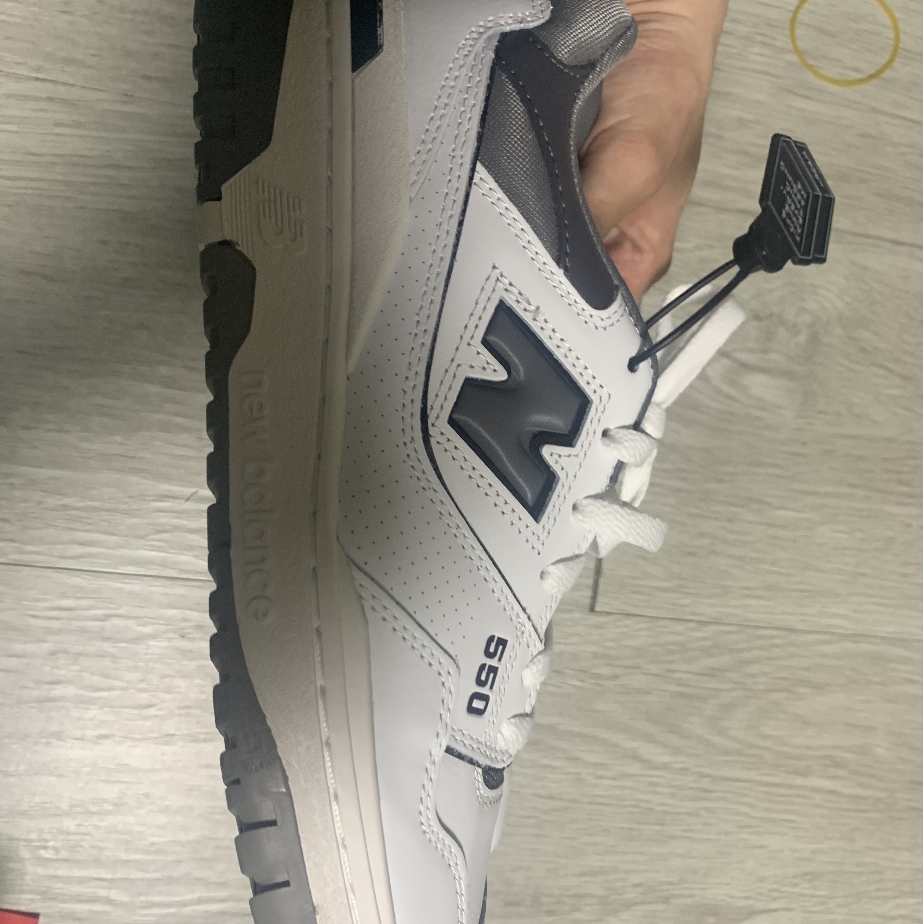 New Balance 550 White Grey Dark Grey - 2E Wide 착용 스타일 - 2