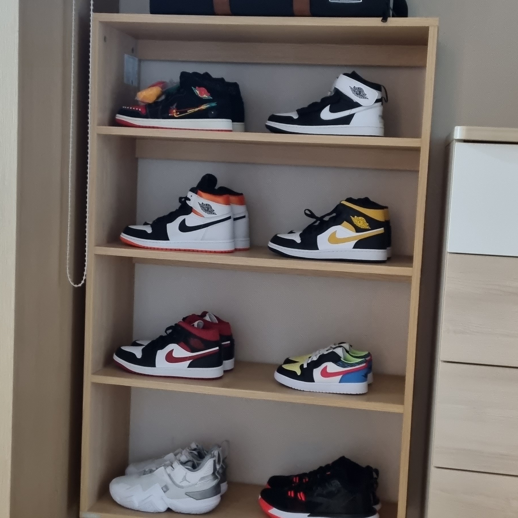 Jordan 1 Retro High OG Electro Orange, Jordan 1 Mid Pollen 착용 스타일