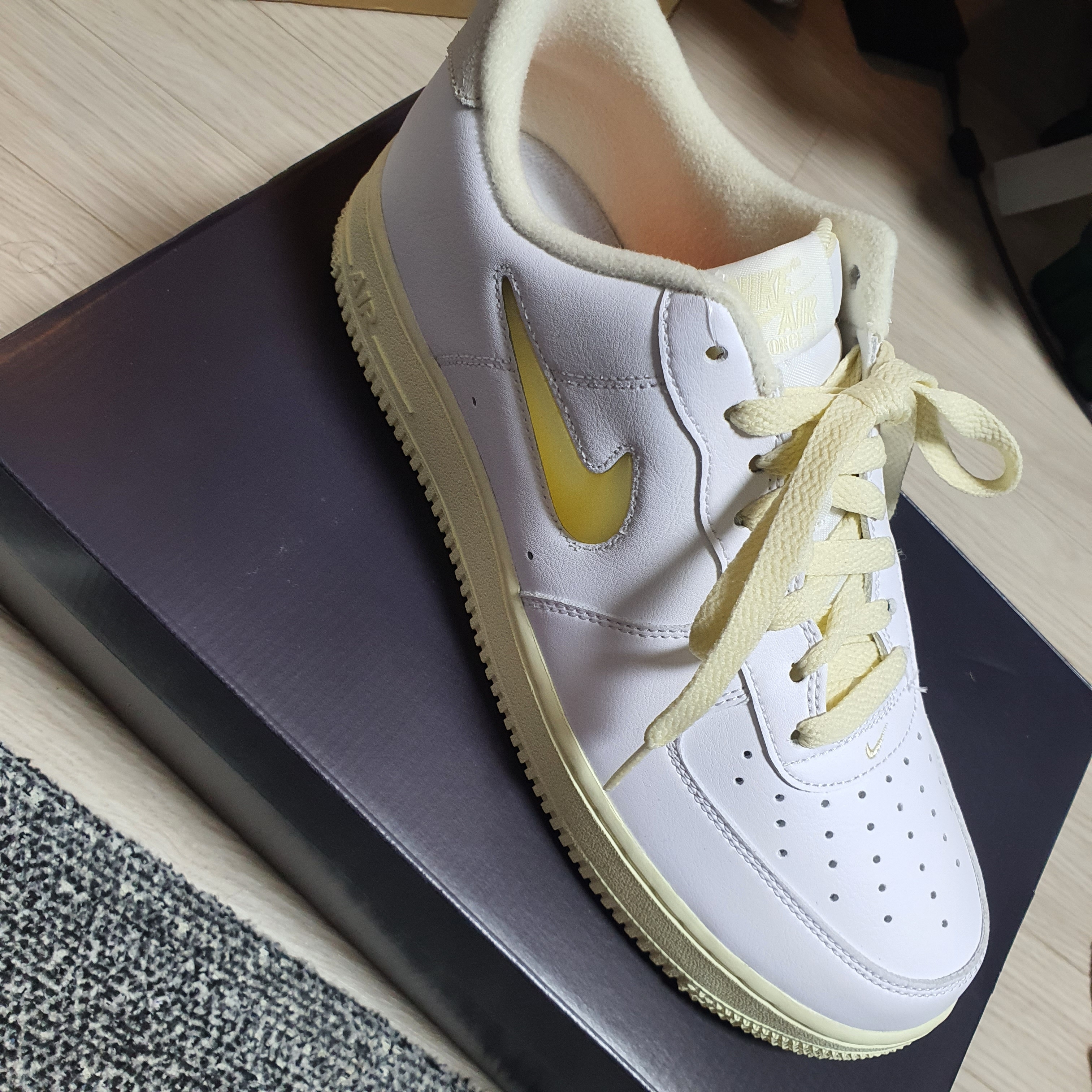 Nike Air Force 1 '07 LX Pale Vanilla 착용 스타일