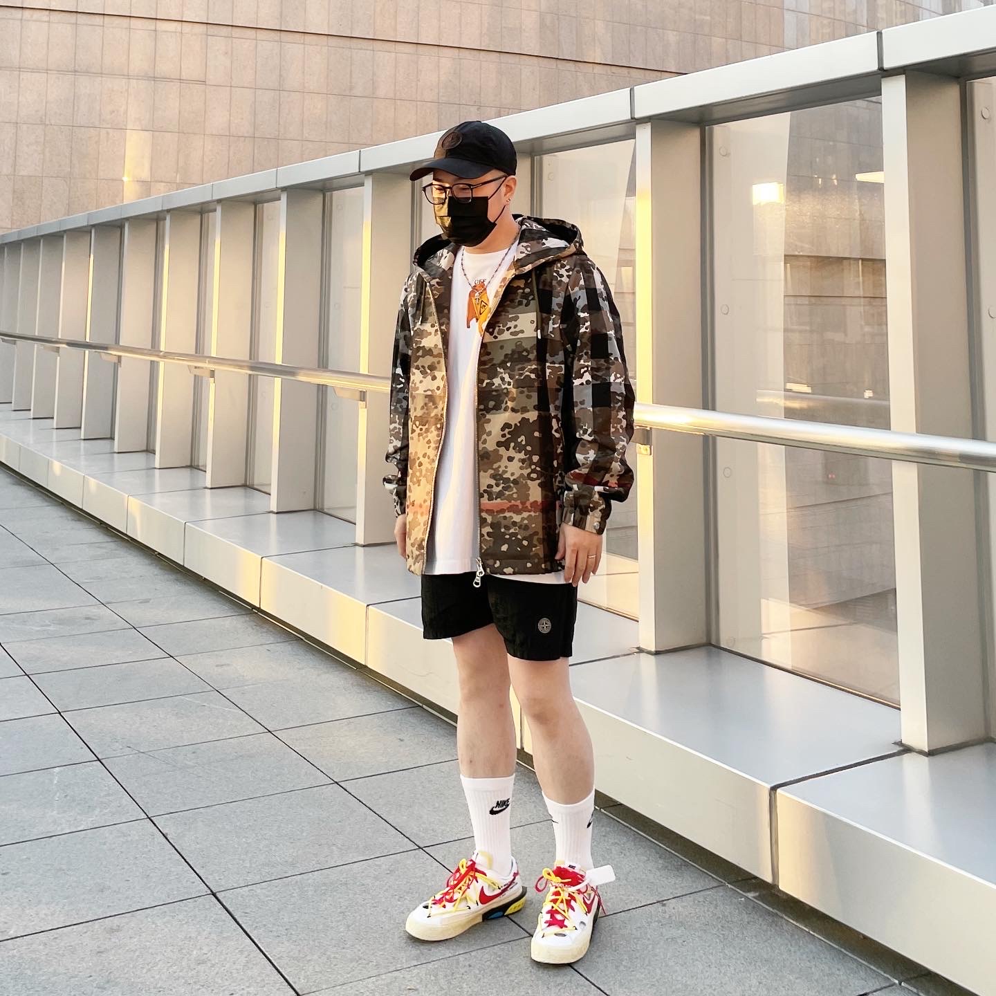 Stone Island B0943 Nylon Metal Swimming Trunk Black - 22SS, Nike x Off-White Blazer Low '77 White and University Red 착용 스타일 - 1