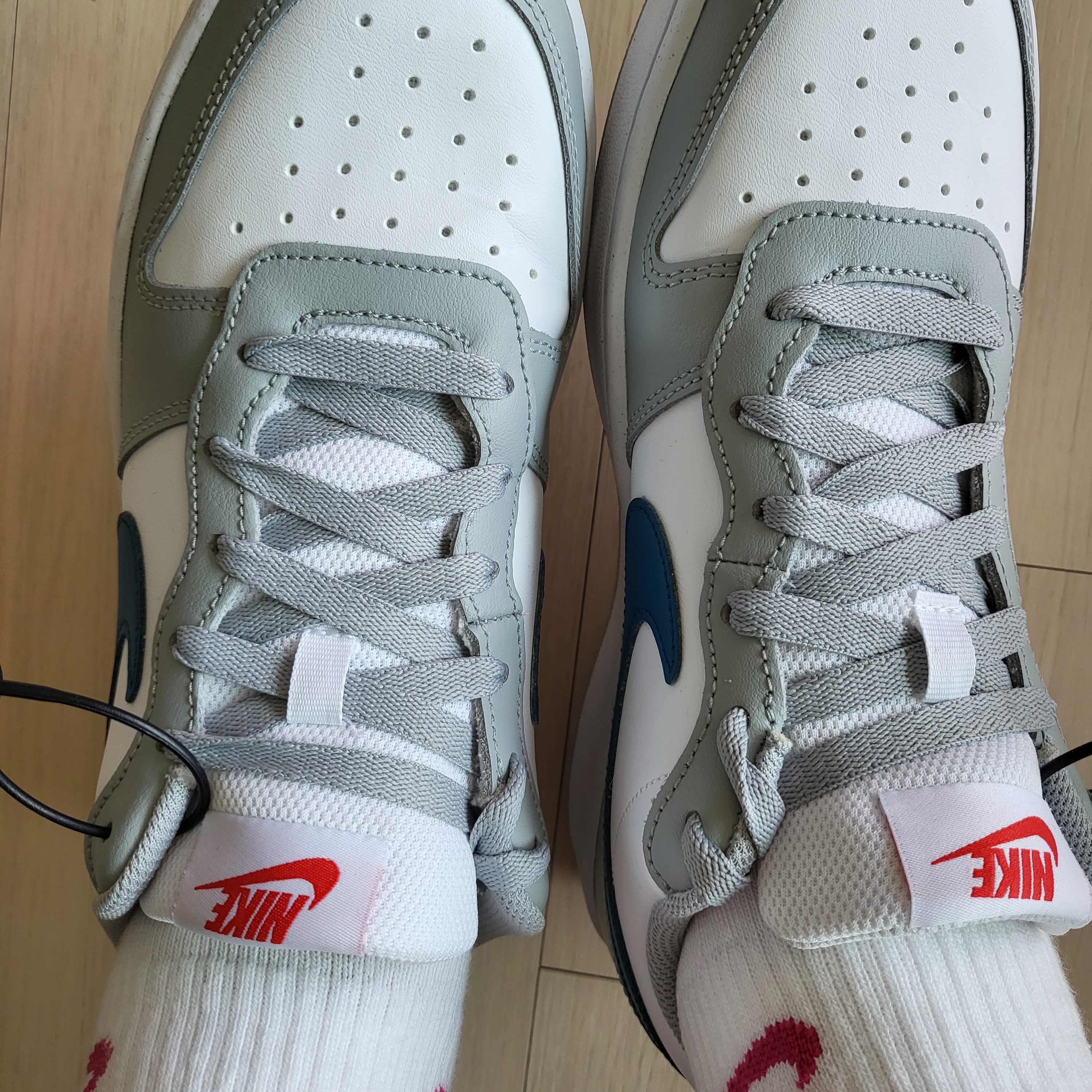 (GS) Nike Court Borough Low 2 Light Smoke Grey 착용 스타일 - 3