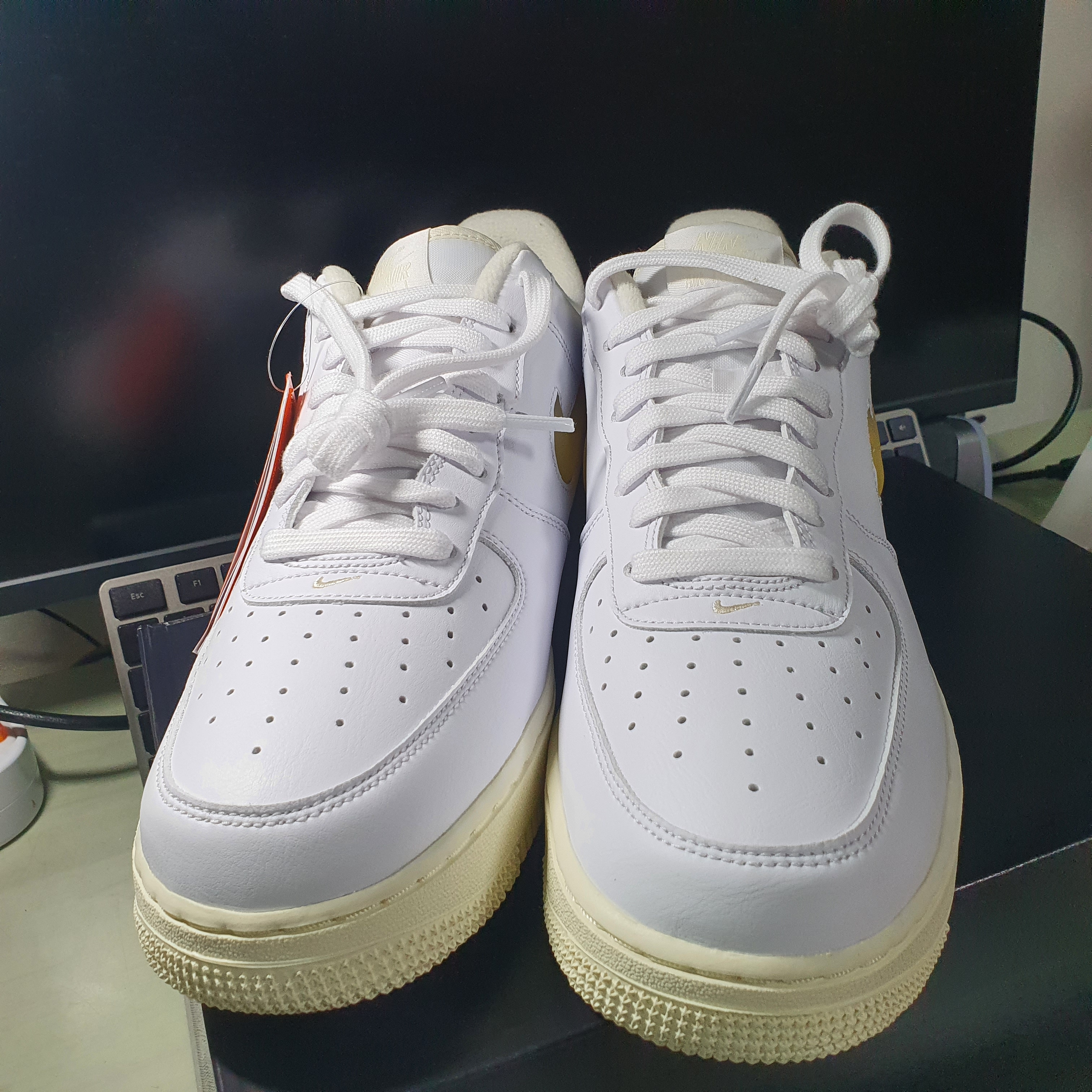 Nike Air Force 1 '07 LX Pale Vanilla 착용 스타일 - 4