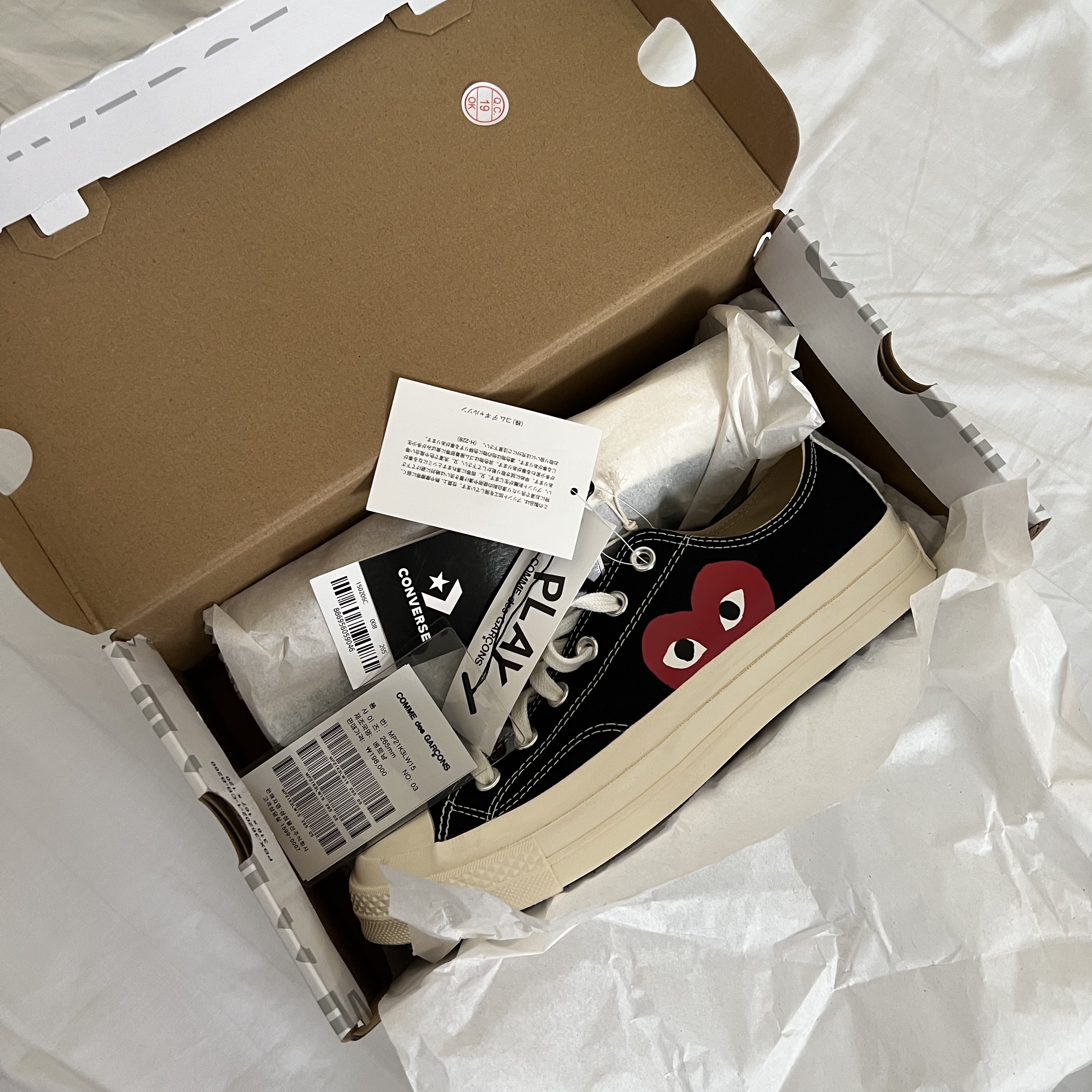 Converse x Play Comme des Garcons Chuck 70 Ox Black 착용 스타일 - 1