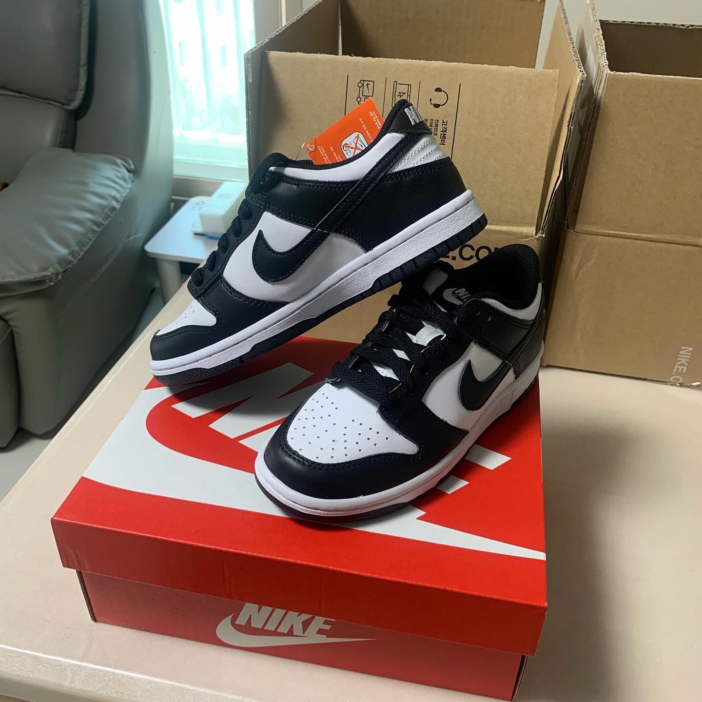 (GS) Nike Dunk Low Black 착용 스타일 - 2