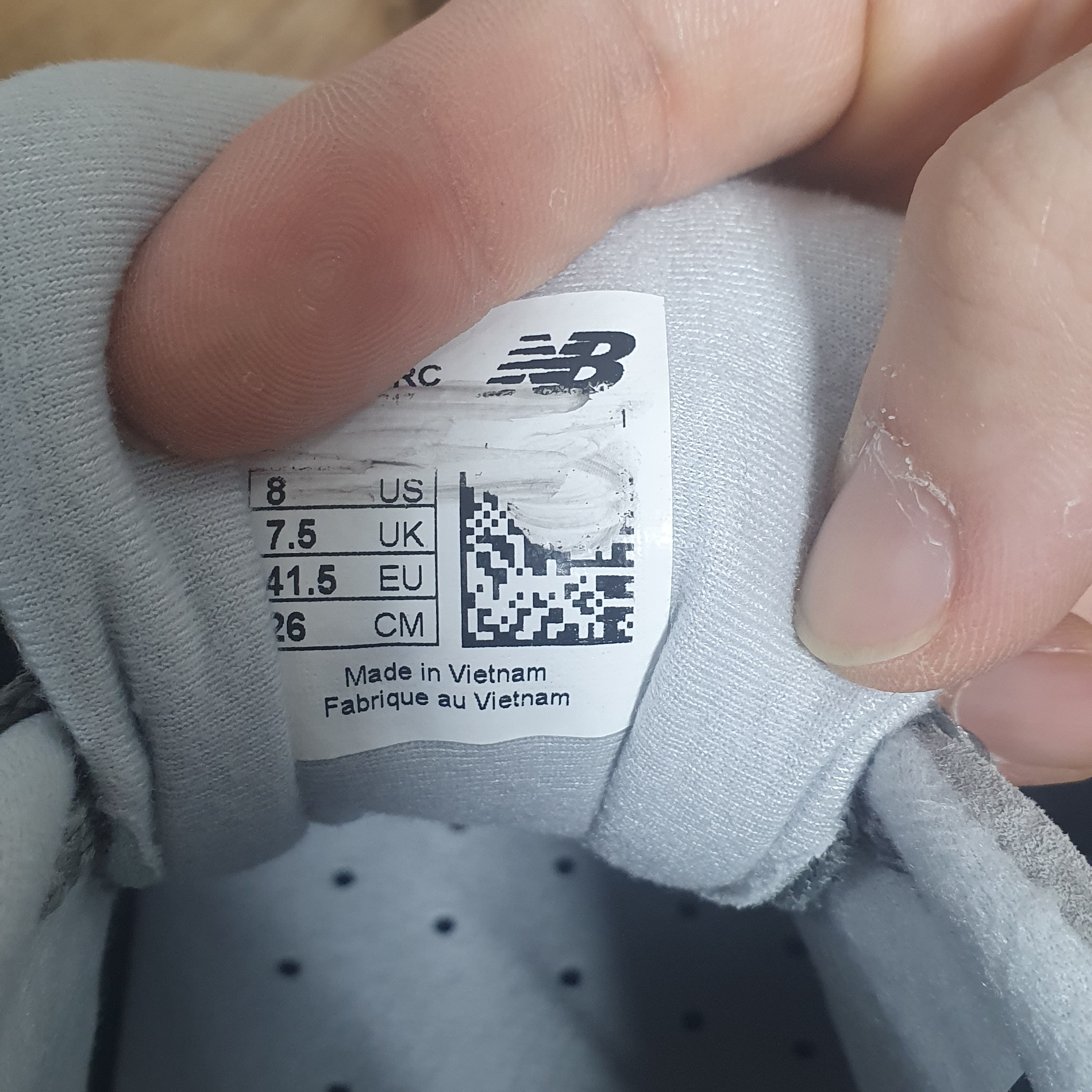 New Balance 2002R Grey 착용 스타일