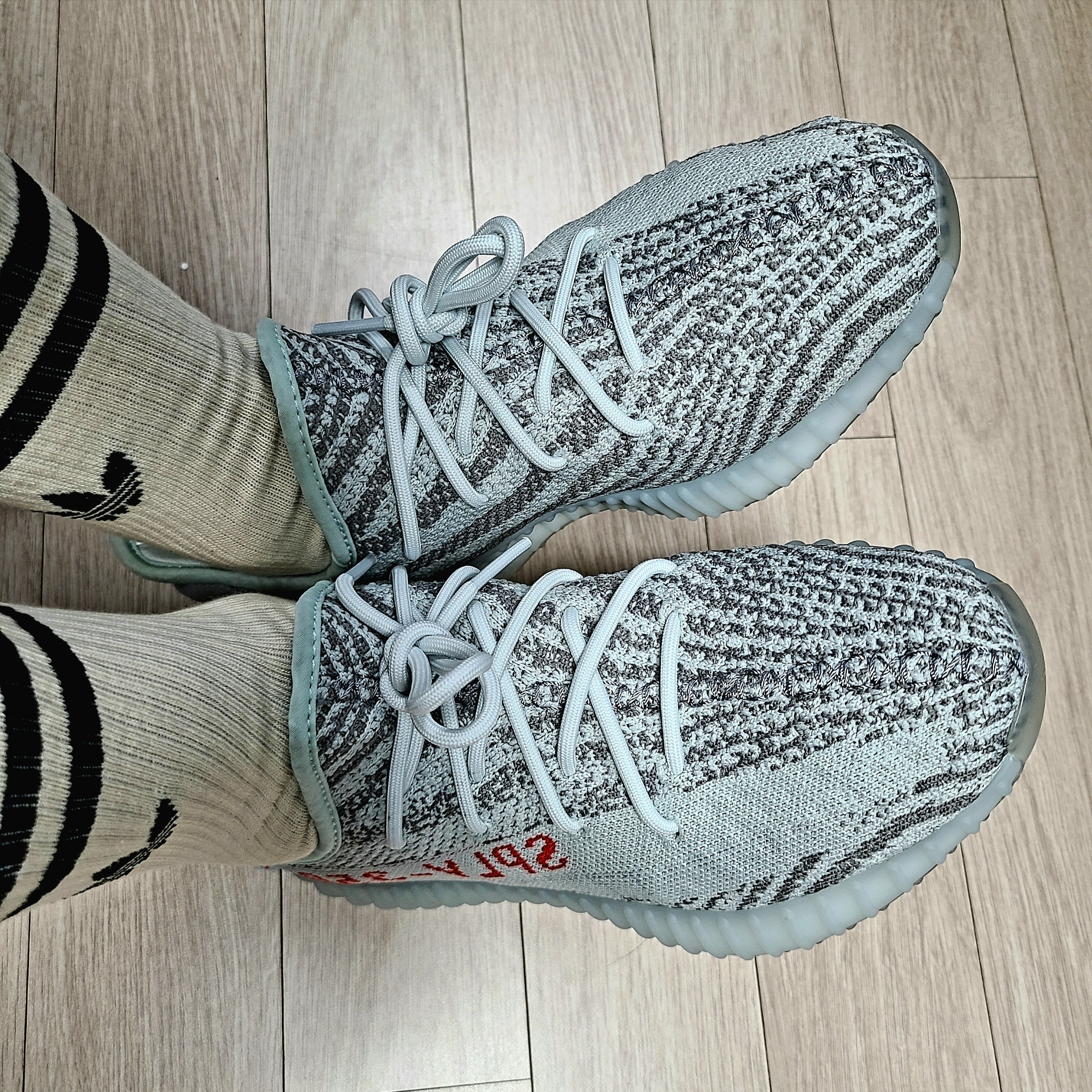 Adidas Yeezy Boost 350 V2 Blue Tint 2017 착용 스타일 - 1