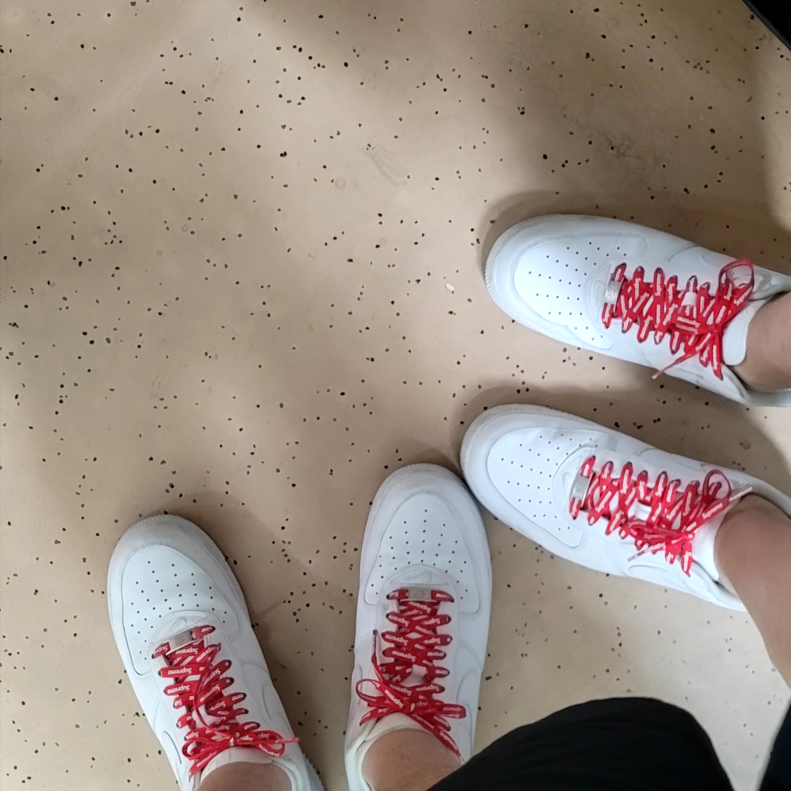 Nike x Supreme Air Force 1 Low White 착용 스타일