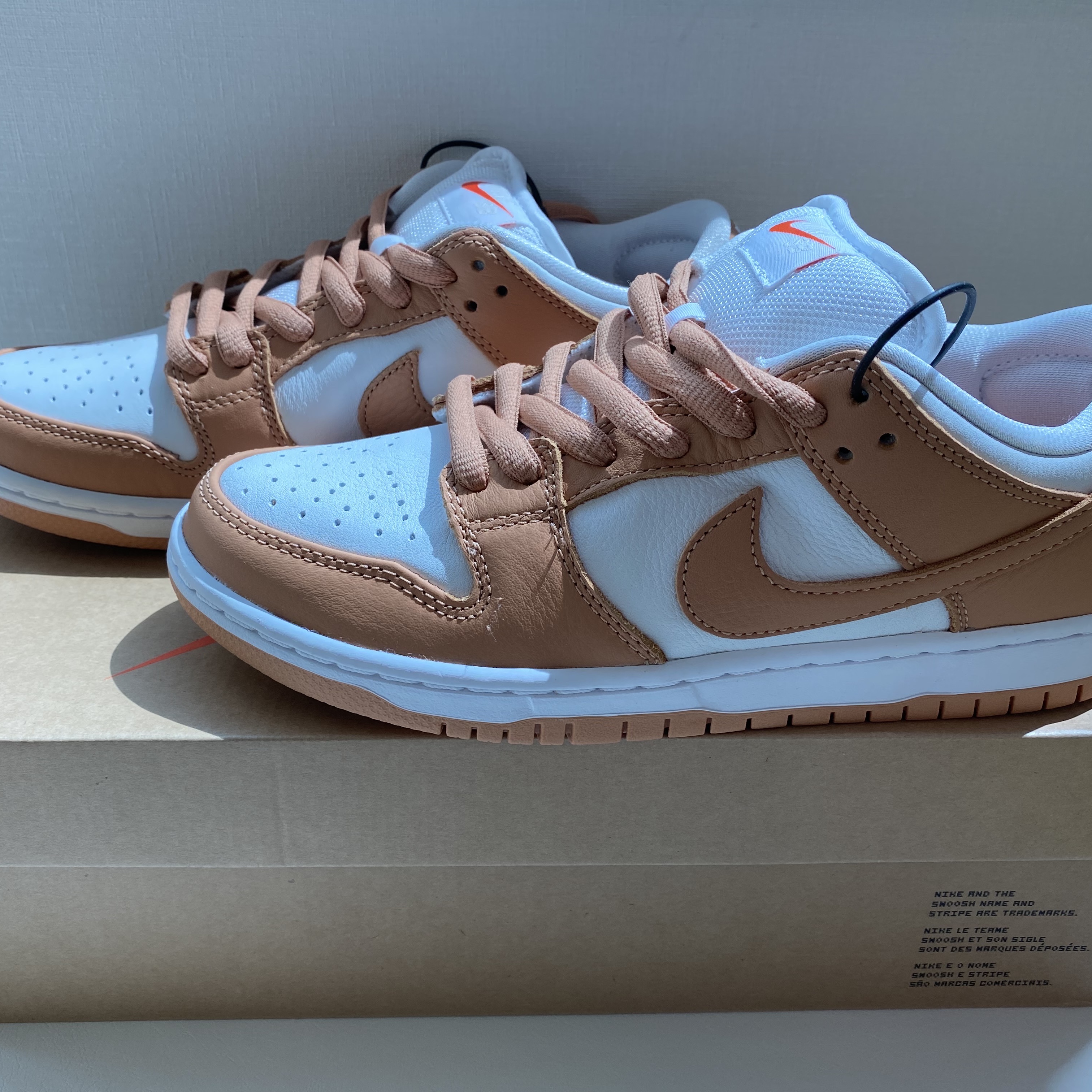 Nike SB Dunk Low Pro Light Cognac 착용 스타일 - 2