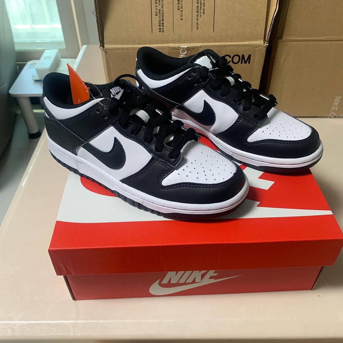 (GS) Nike Dunk Low Black 착용 스타일 - 3