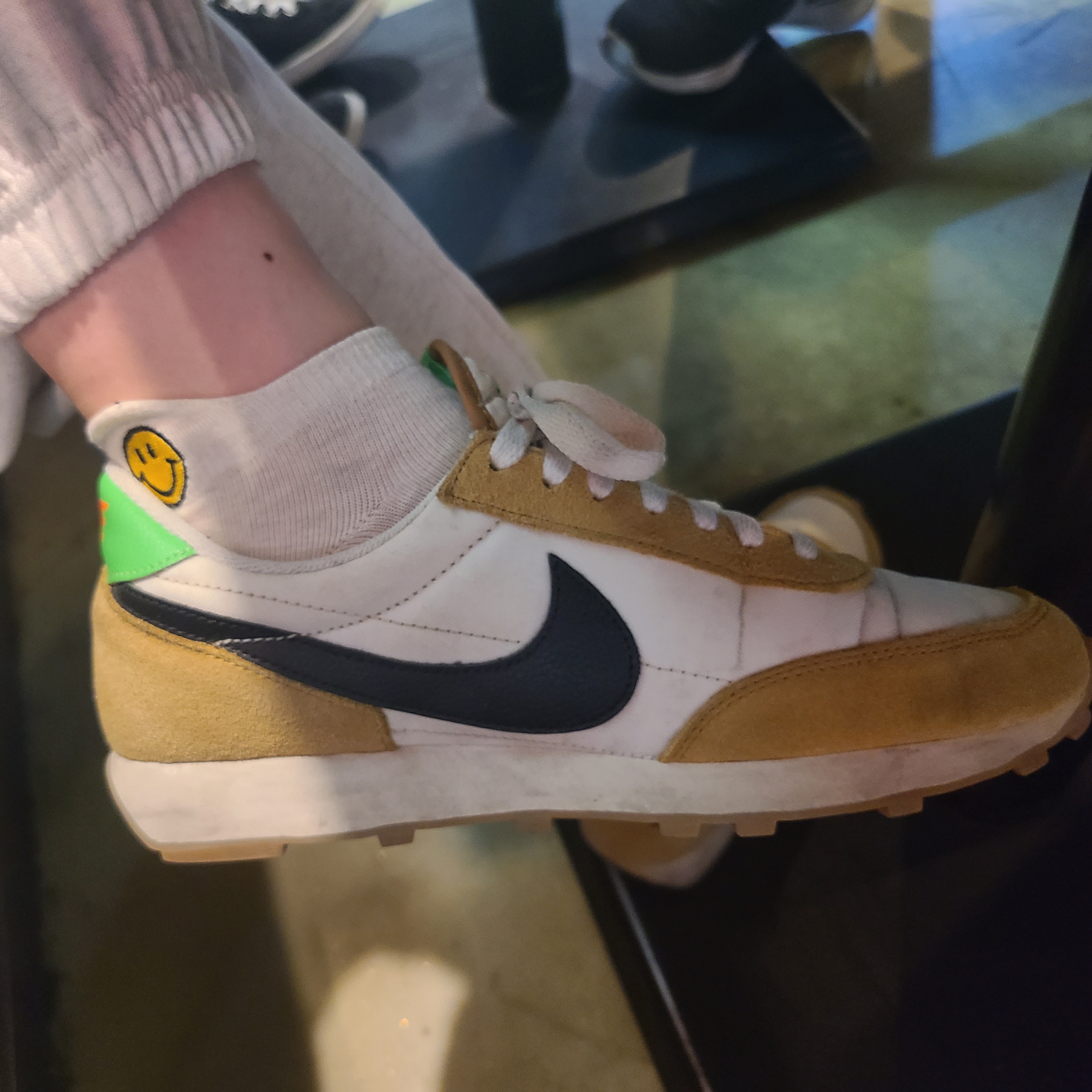(W) Nike Daybreak Wheat 착용 스타일