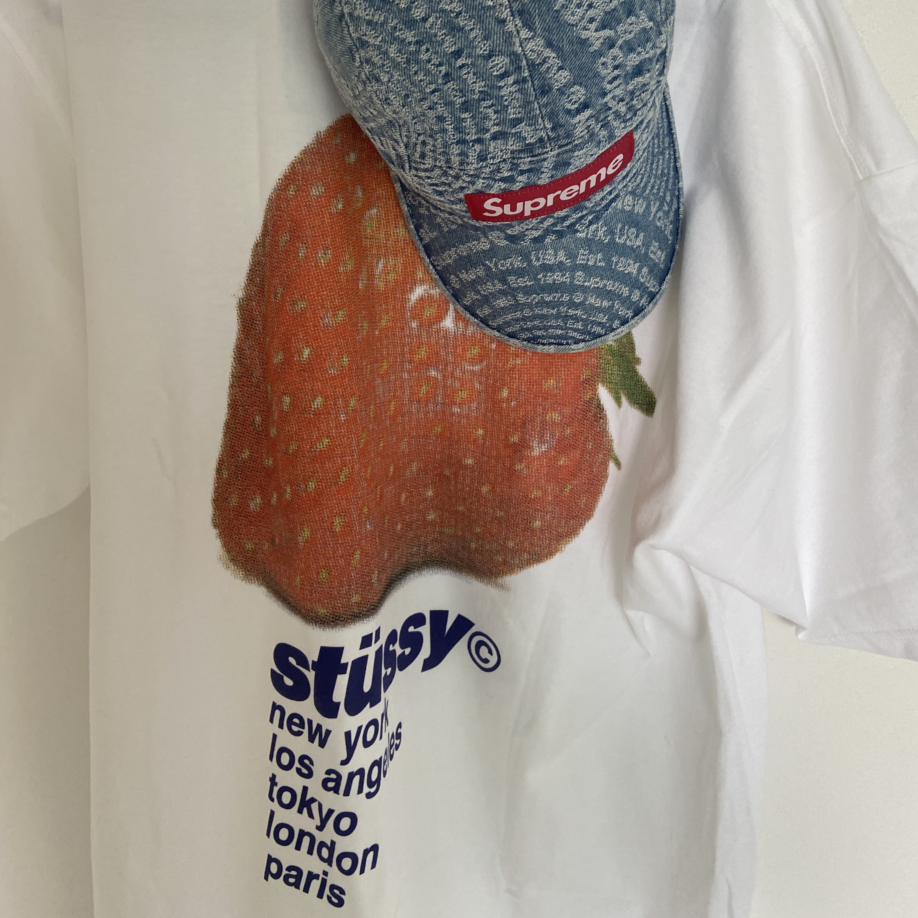 Supreme Circles Jacquard Denim Camp Cap Blue - 21FW, Stussy Strawberry T-Shirt White 착용 스타일 - 2