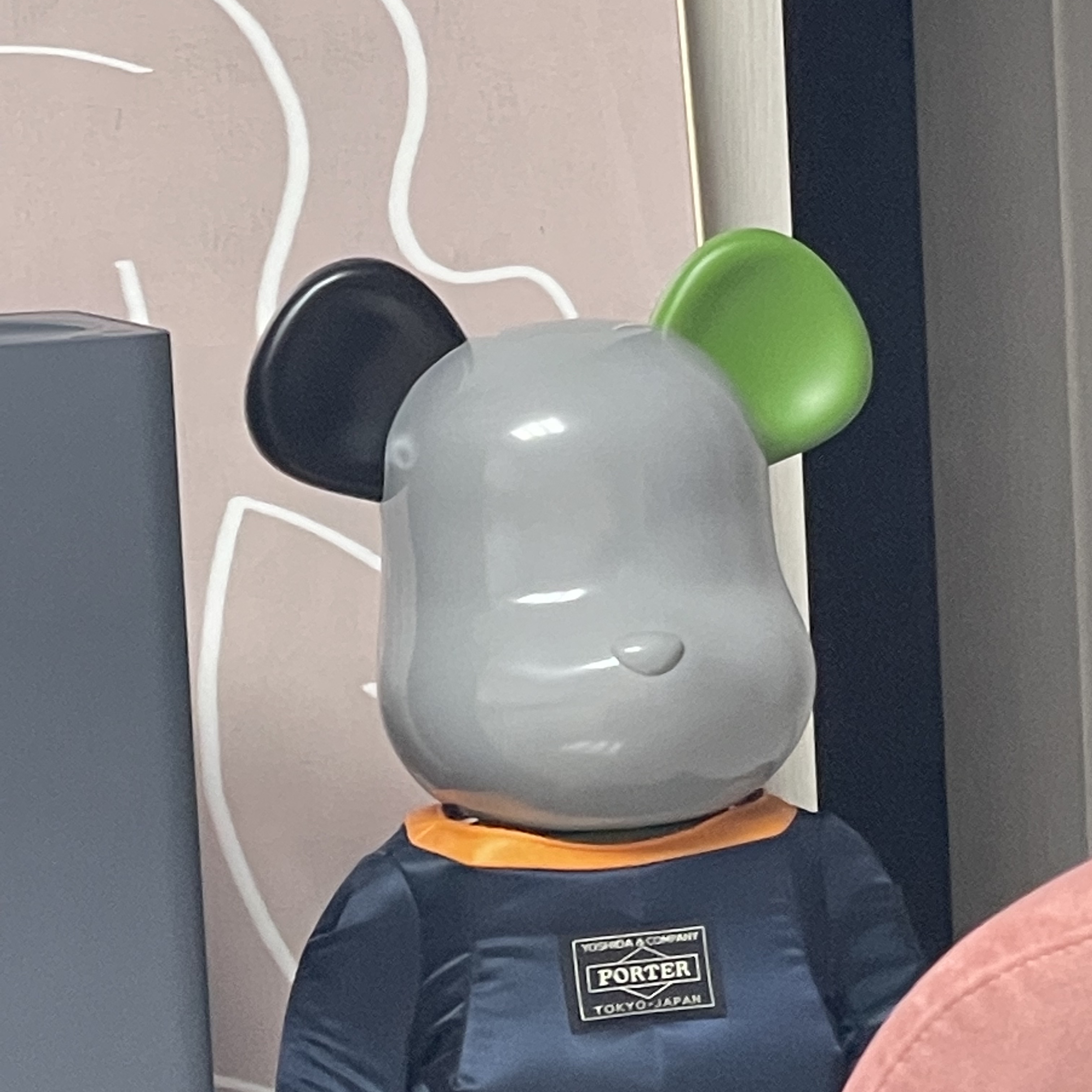 Bearbrick x Porter Tanker Iron Blue Special Edition 1000% 착용 스타일
