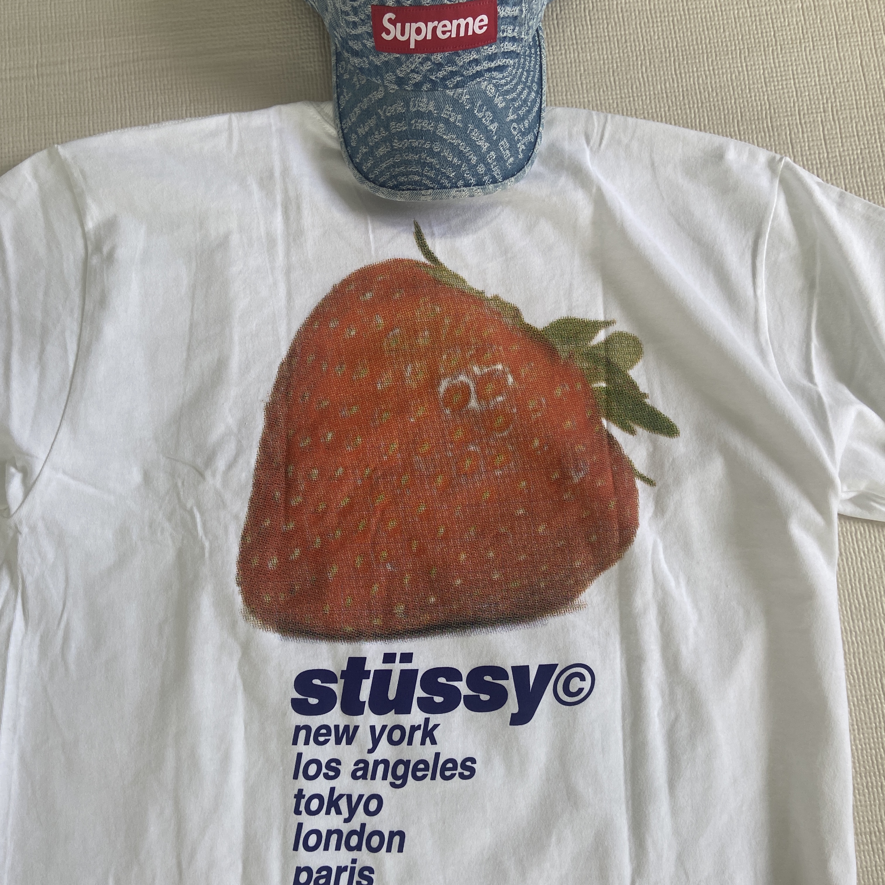 Supreme Circles Jacquard Denim Camp Cap Blue - 21FW, Stussy Strawberry T-Shirt White 착용 스타일 - 1