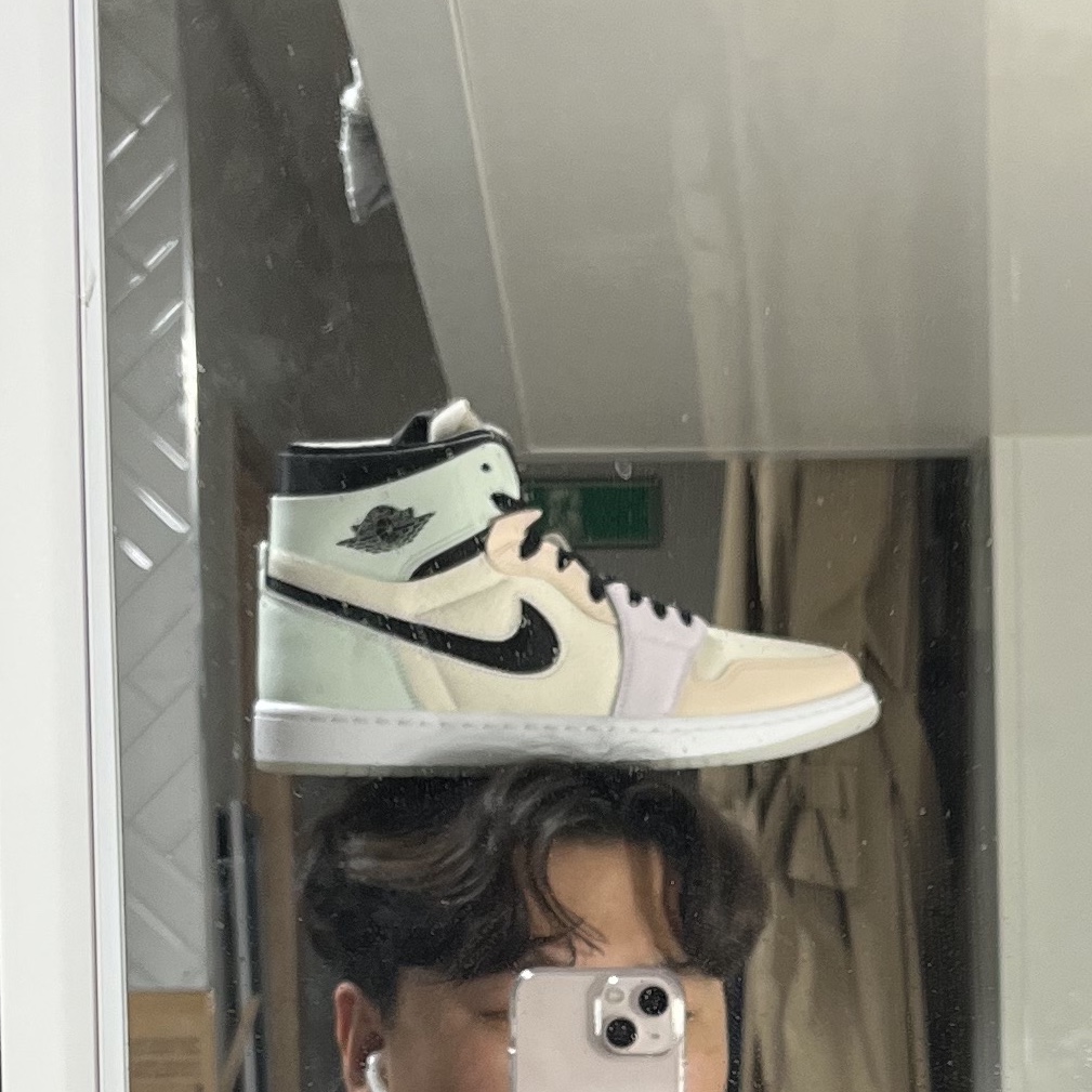 (W) Jordan 1 Zoom Air CMFT Pale Ivory, Adidas Yeezy Boost 350 V2 Beluga 착용 스타일 - 2