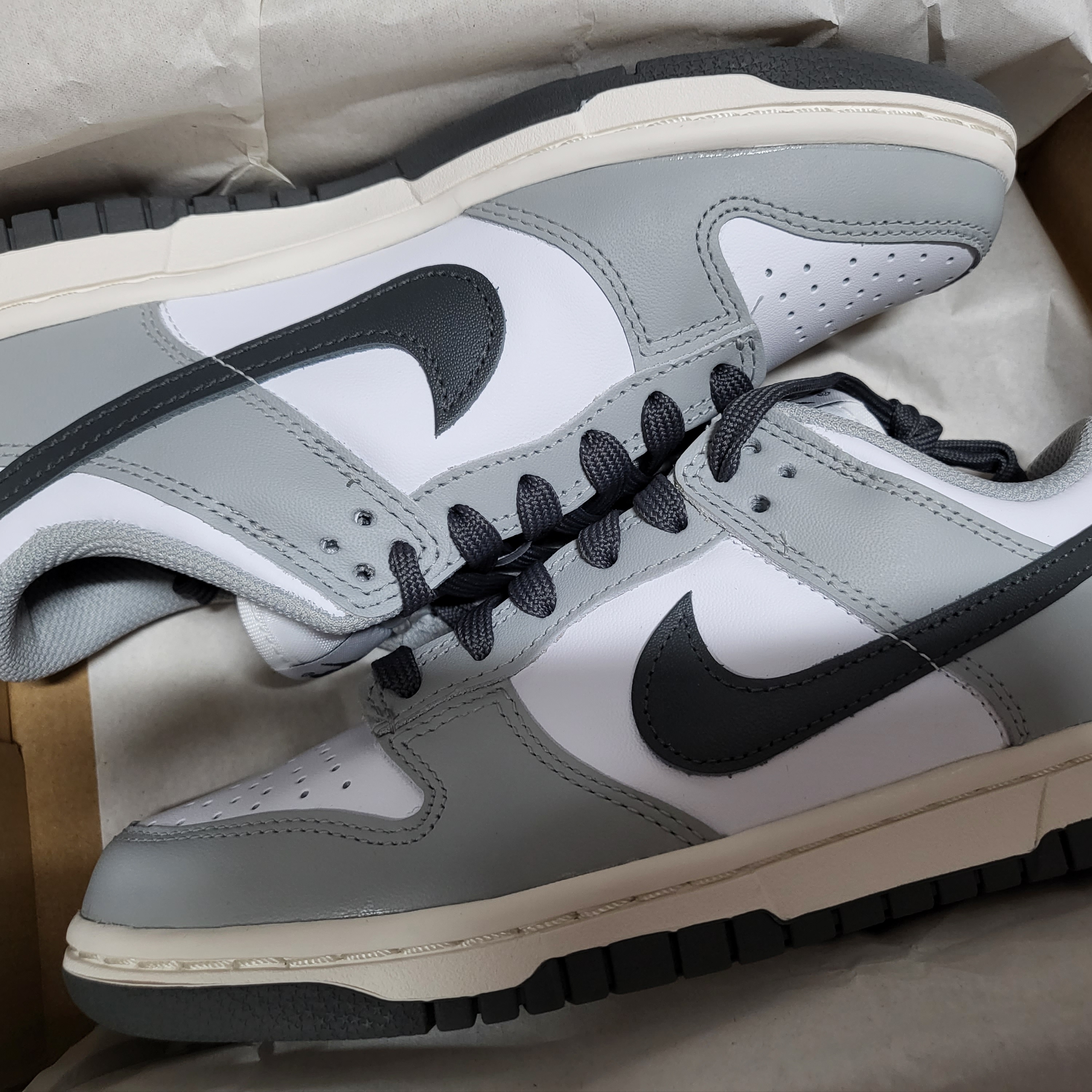 (W) Nike Dunk Low Light Smoke Grey 착용 스타일 - 3