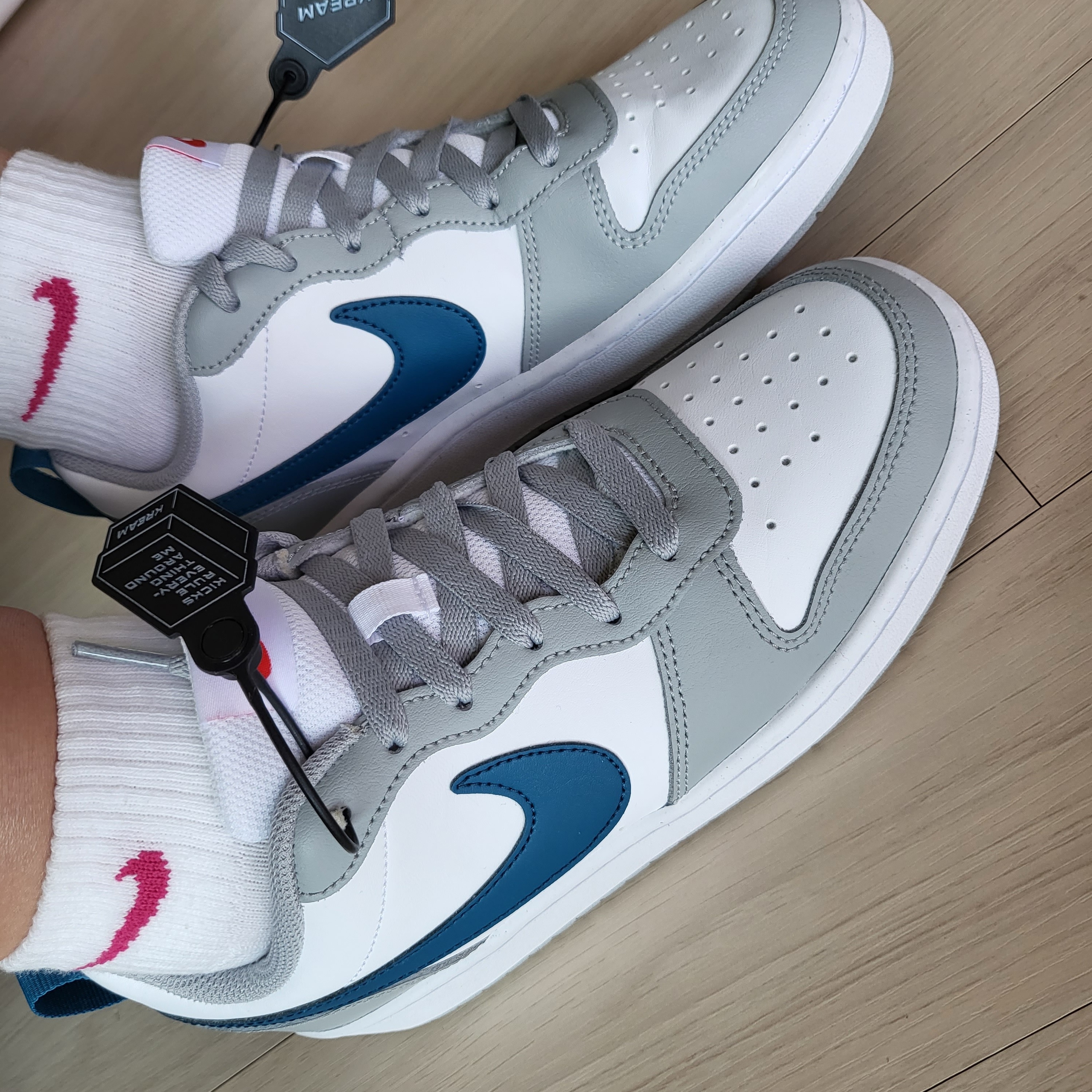 (GS) Nike Court Borough Low 2 Light Smoke Grey 착용 스타일 - 1