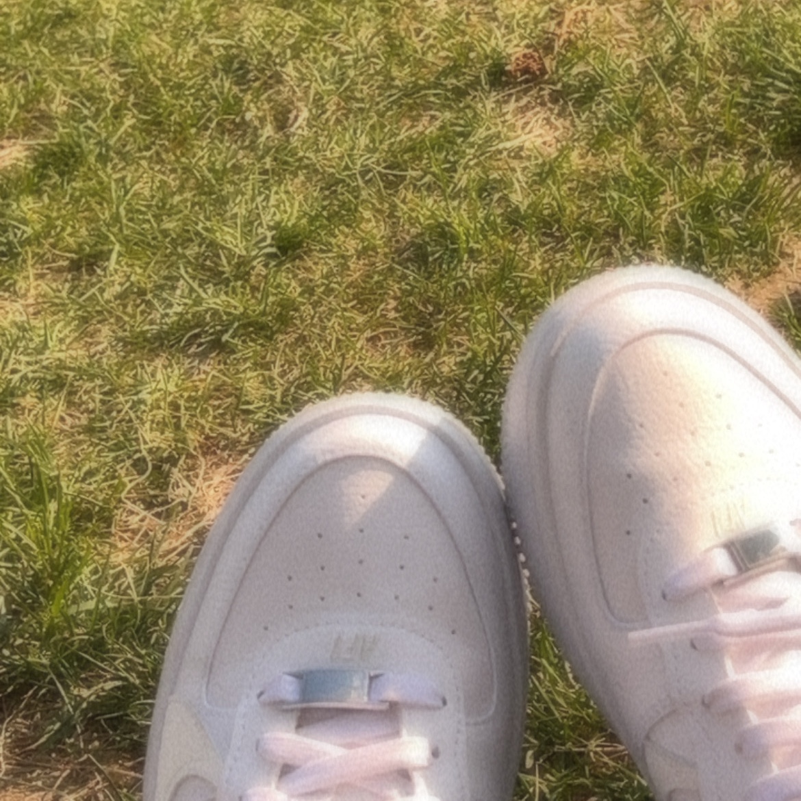 (W) Nike Air Force 1 PLT.AF.ORM Triple White 착용 스타일 - 1