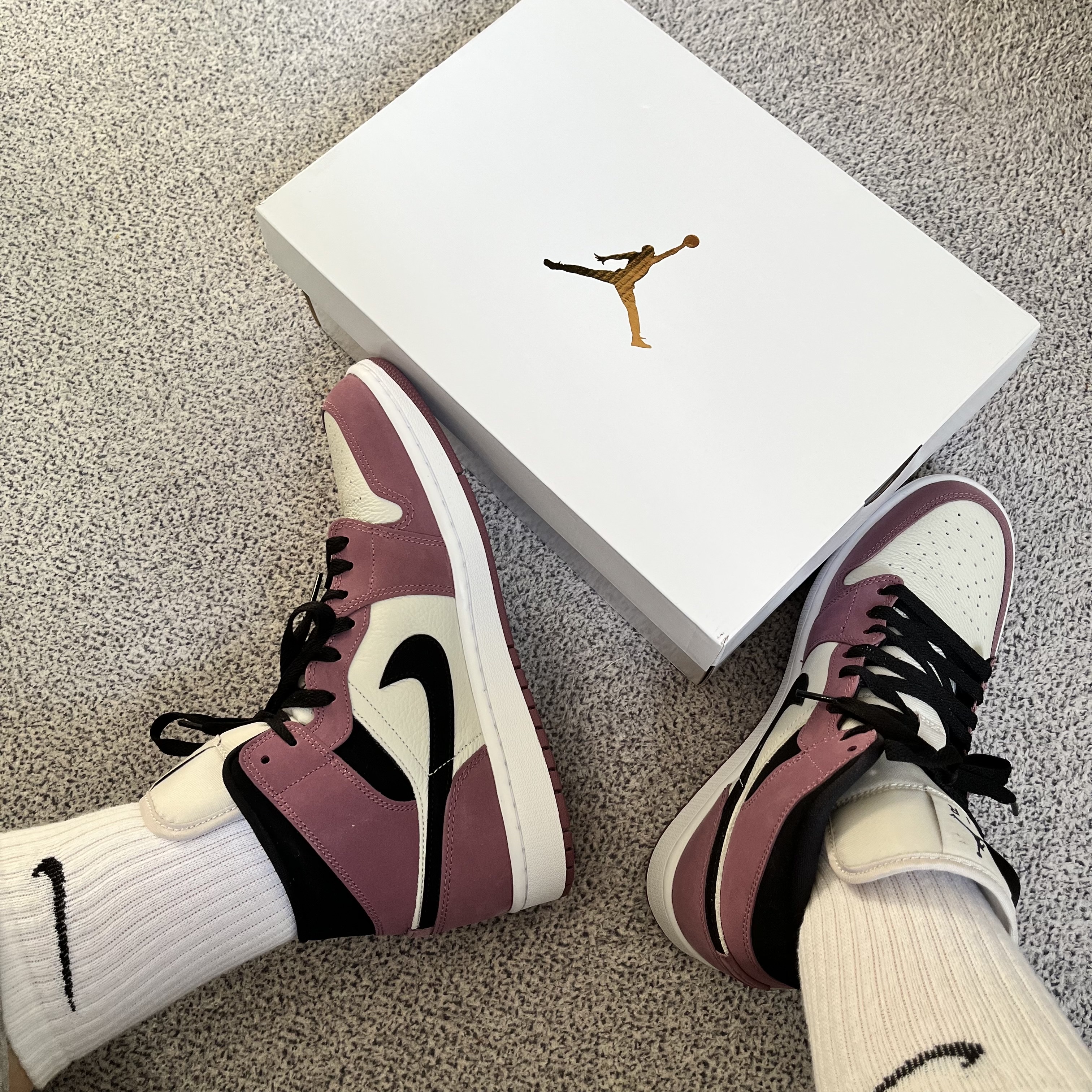 (W) Jordan 1 Mid SE Light Mulberry 착용 스타일