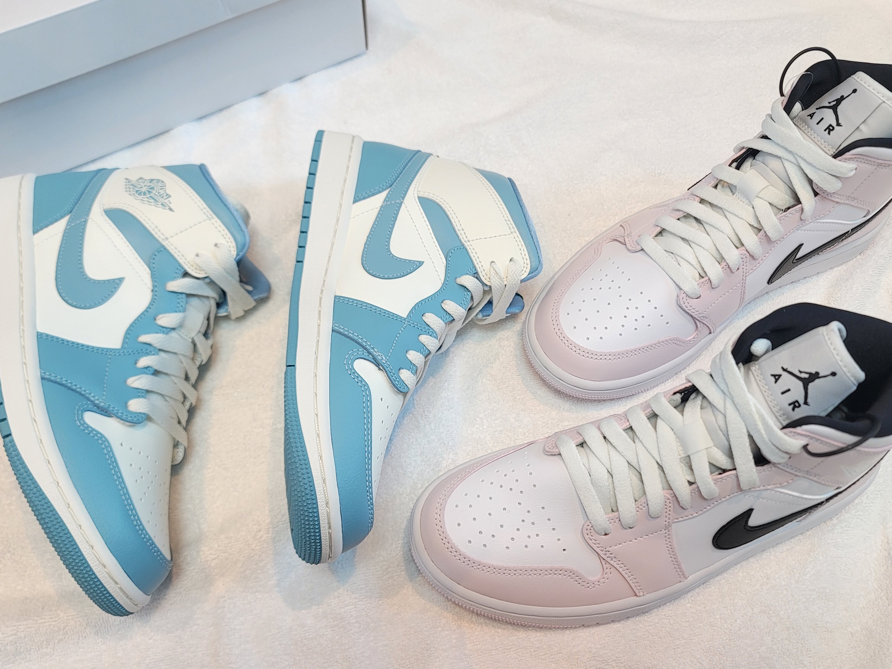 (W) Jordan 1 Mid Sail and Worn Blue, (W) Jordan 1 Mid Barely Rose 착용 스타일 - 2