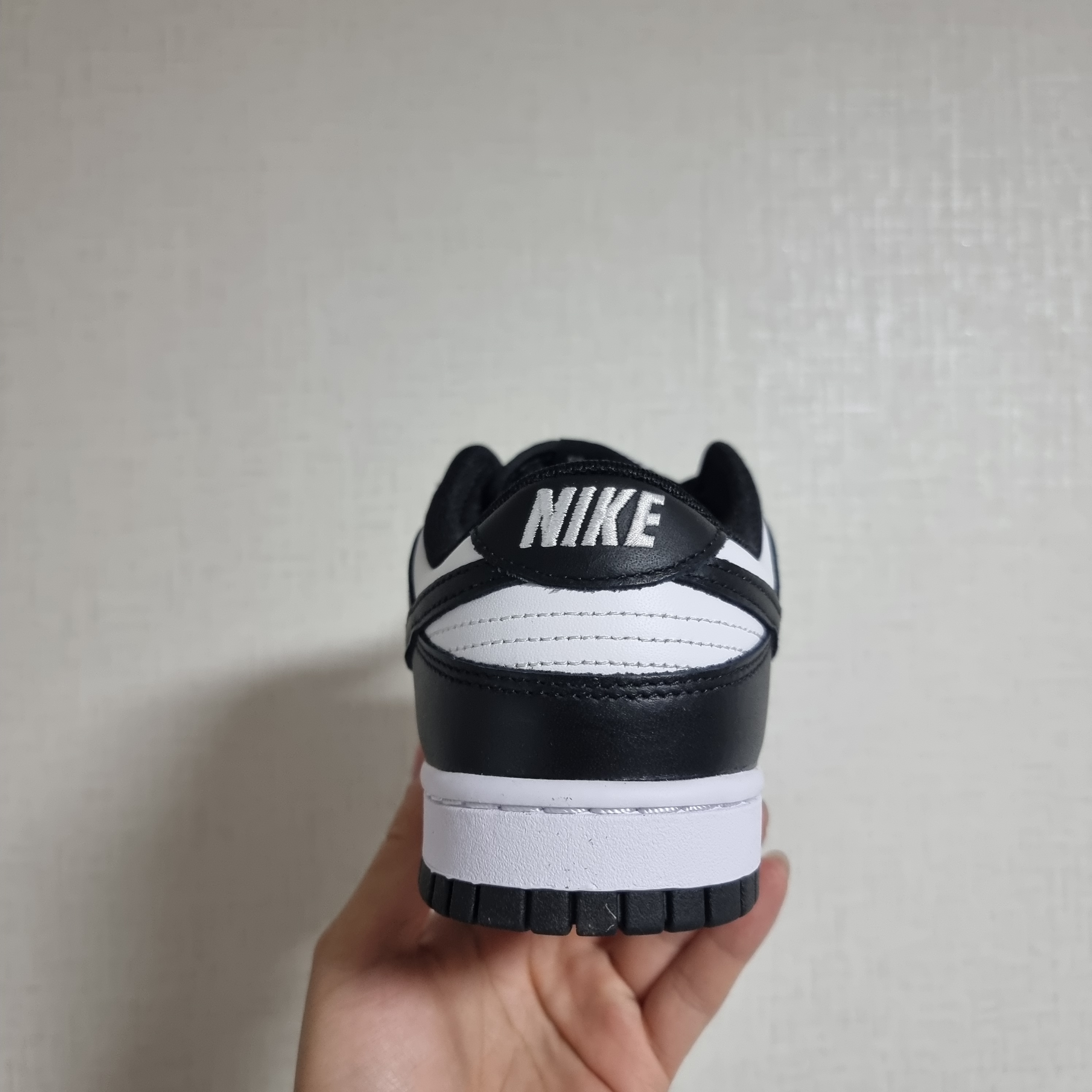 Nike Dunk Low Retro Black 착용 스타일 - 2