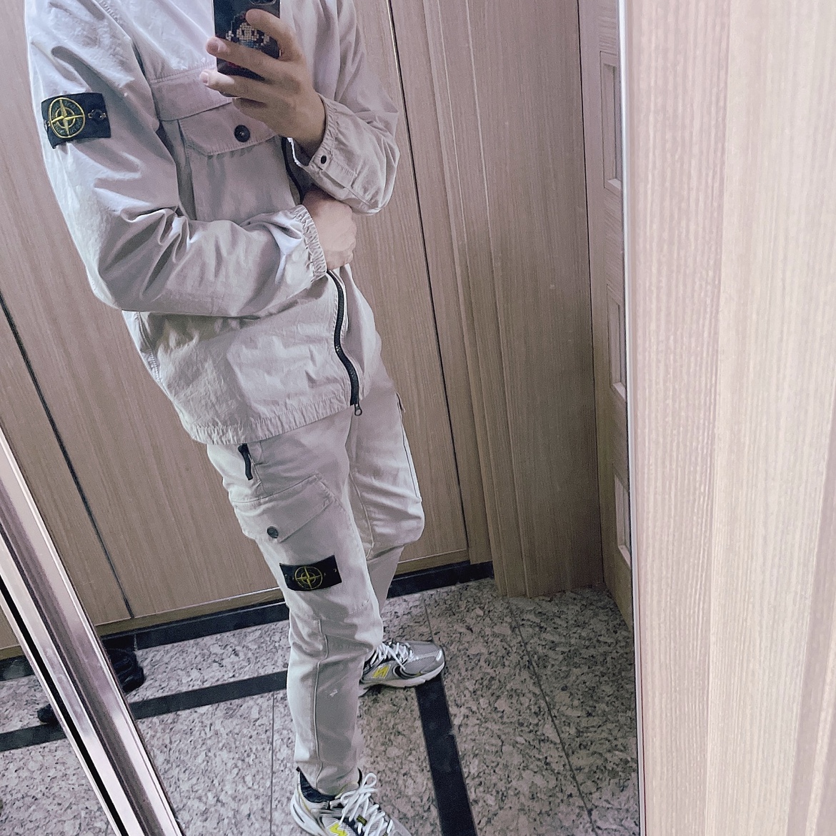 Stone Island 113WN T.CO+OLD Overshirt Light Grey - 21FW, New Balance 530 Silver 착용 스타일