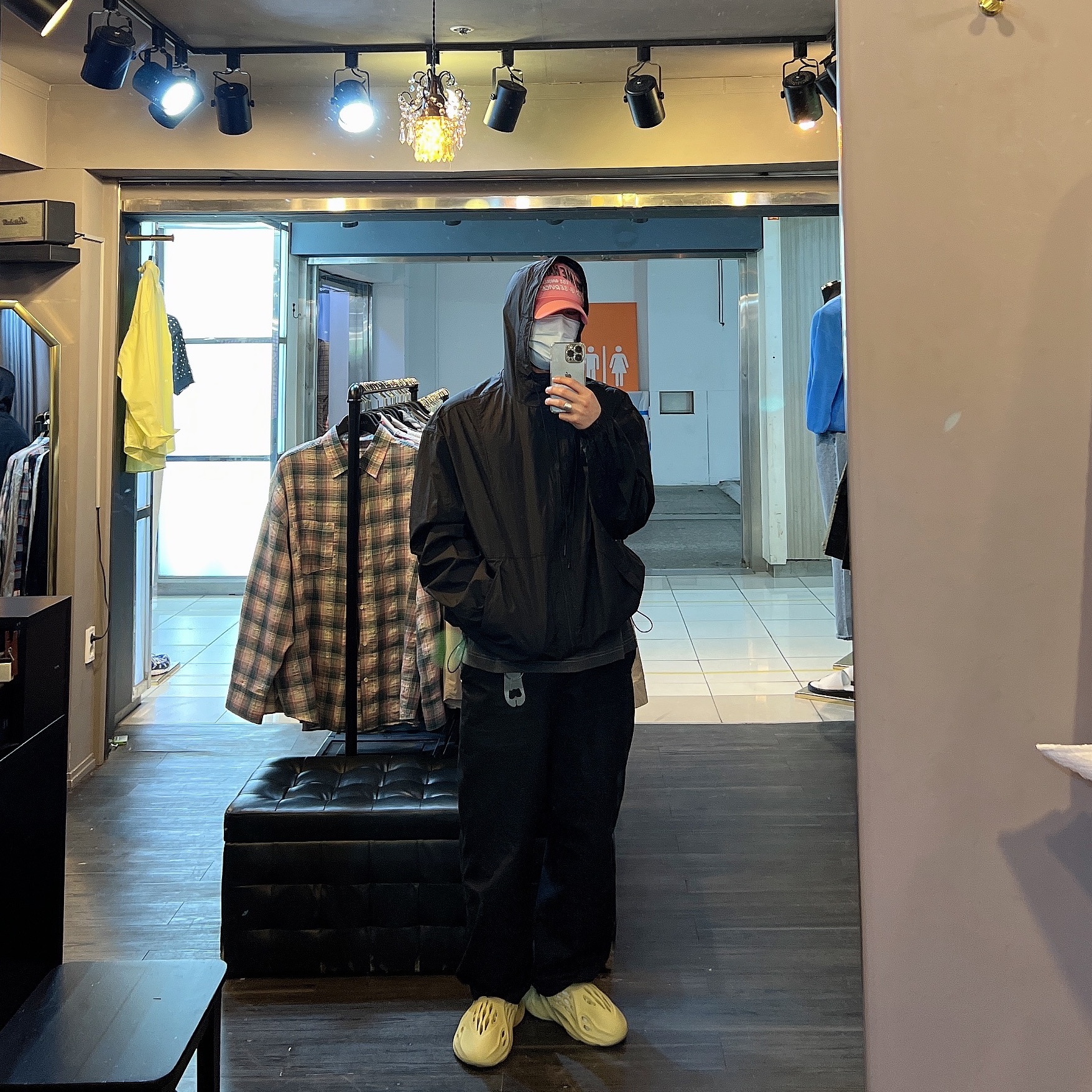 Adidas Yeezy Foam RNNR Sulfur 착용 스타일 - 4