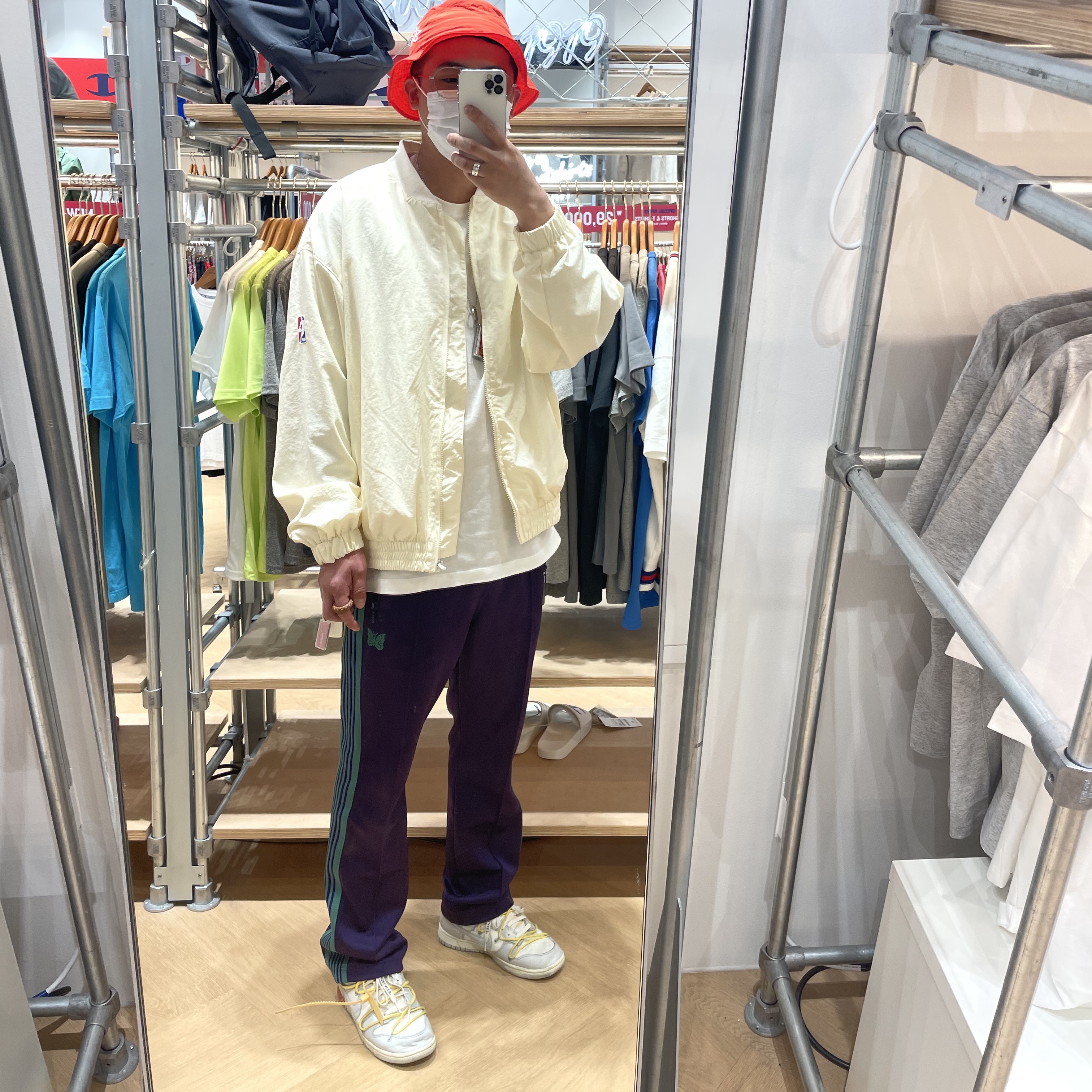 Nike x Fear of God Basketball Jacket String, Nike x Stussy Bucket Hat Habanero Red 착용 스타일