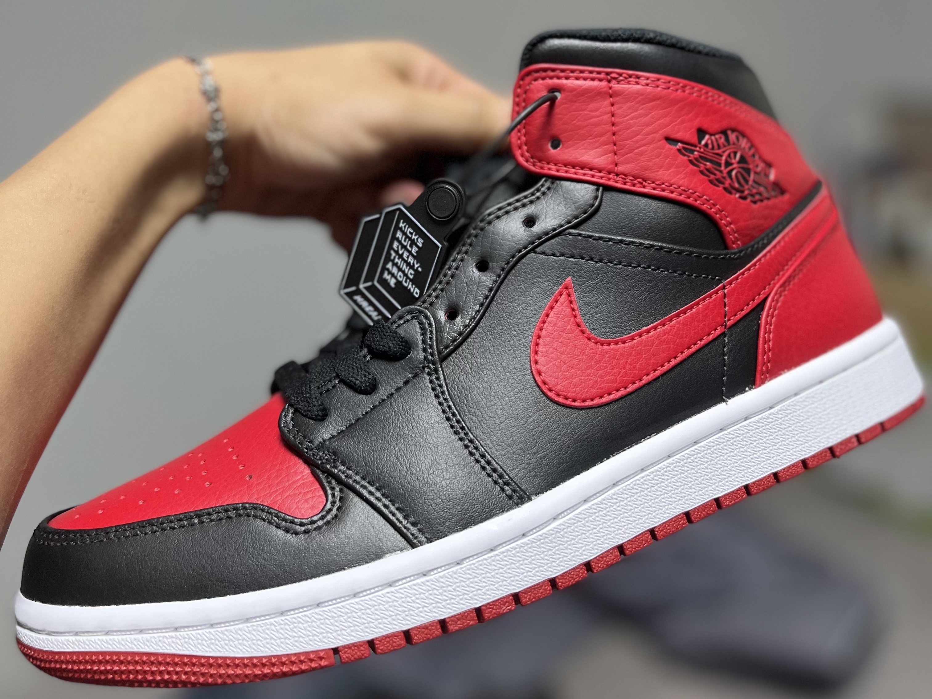 Jordan 1 Mid Bred Banned 2020 착용 스타일 - 1