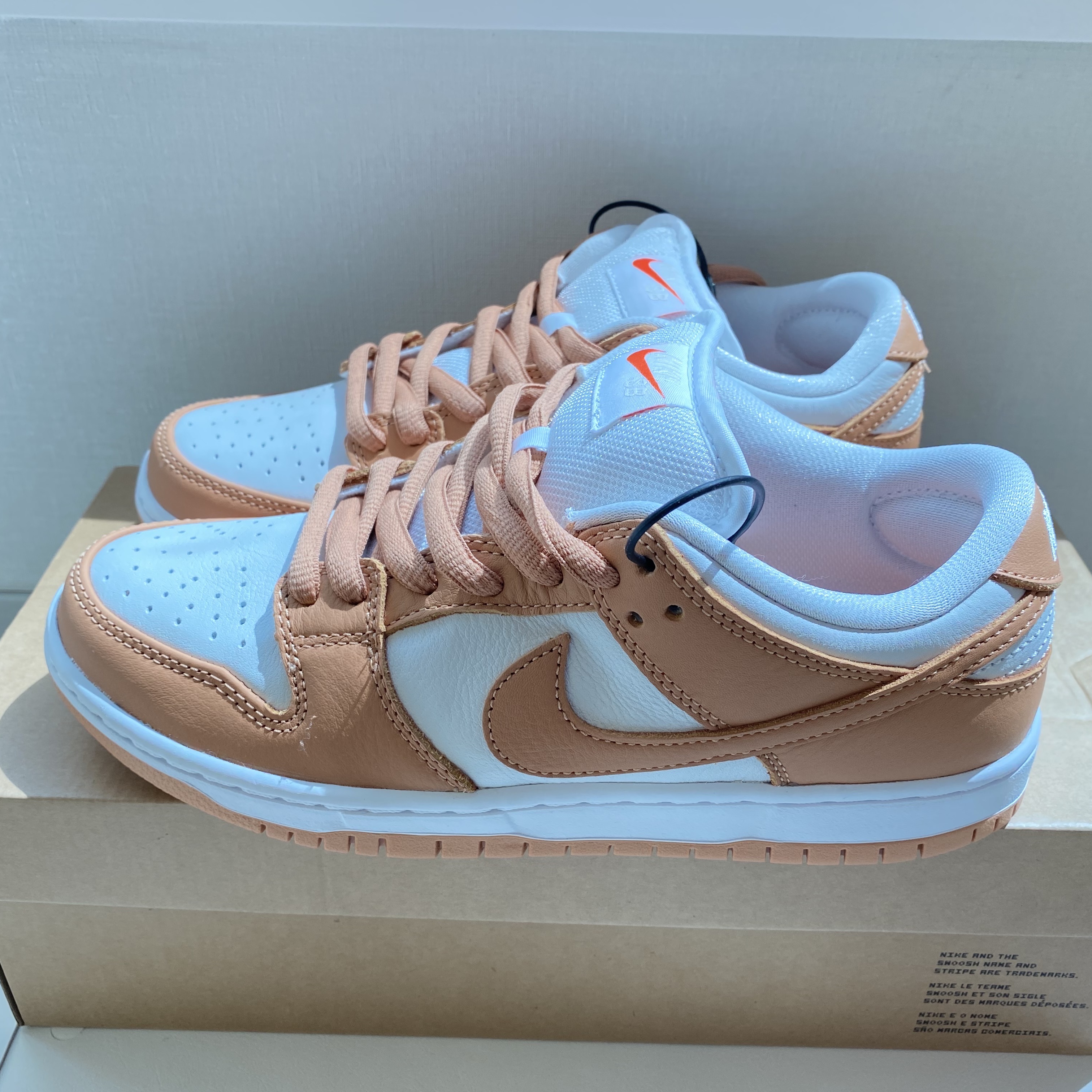 Nike SB Dunk Low Pro Light Cognac 착용 스타일 - 1