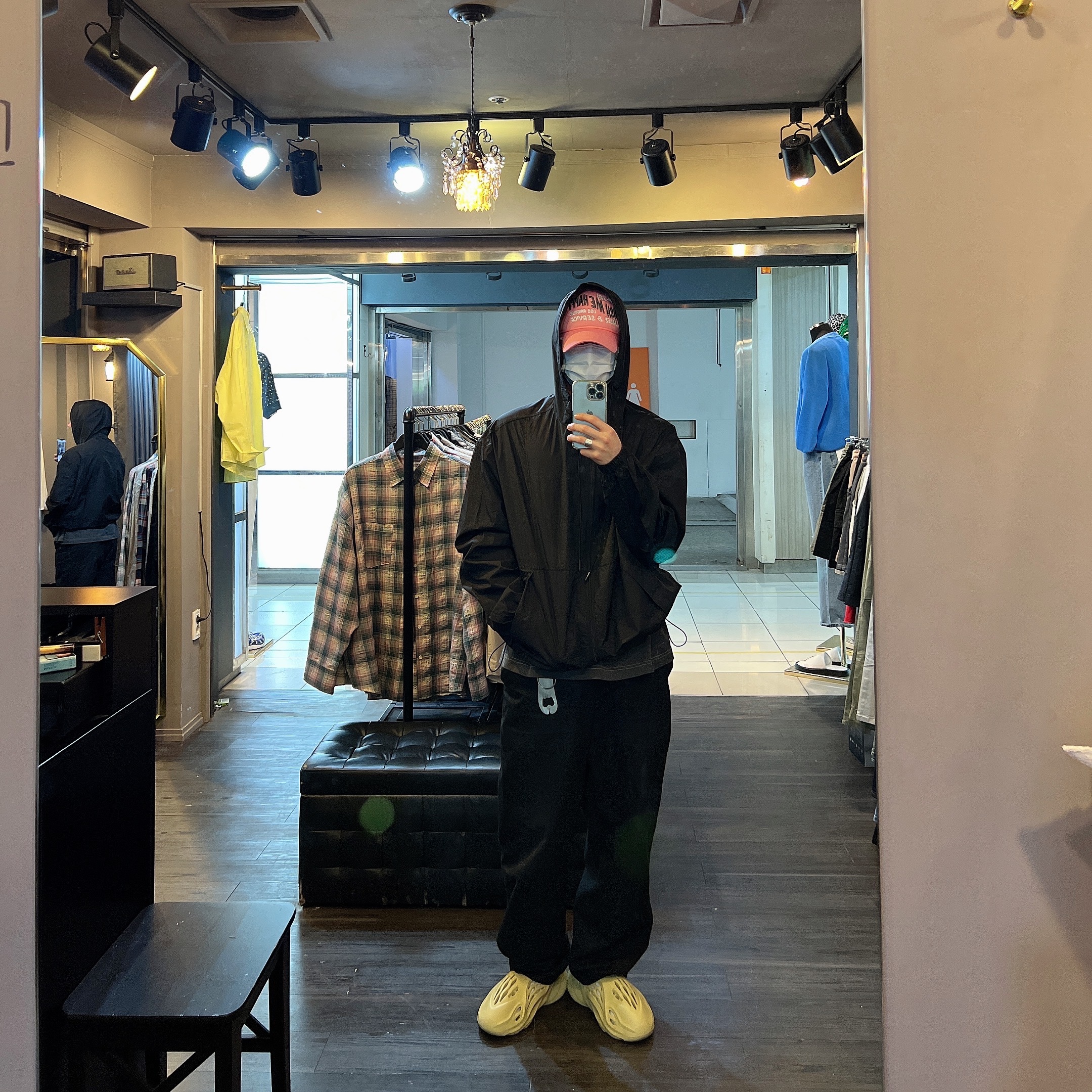 Adidas Yeezy Foam RNNR Sulfur 착용 스타일 - 1