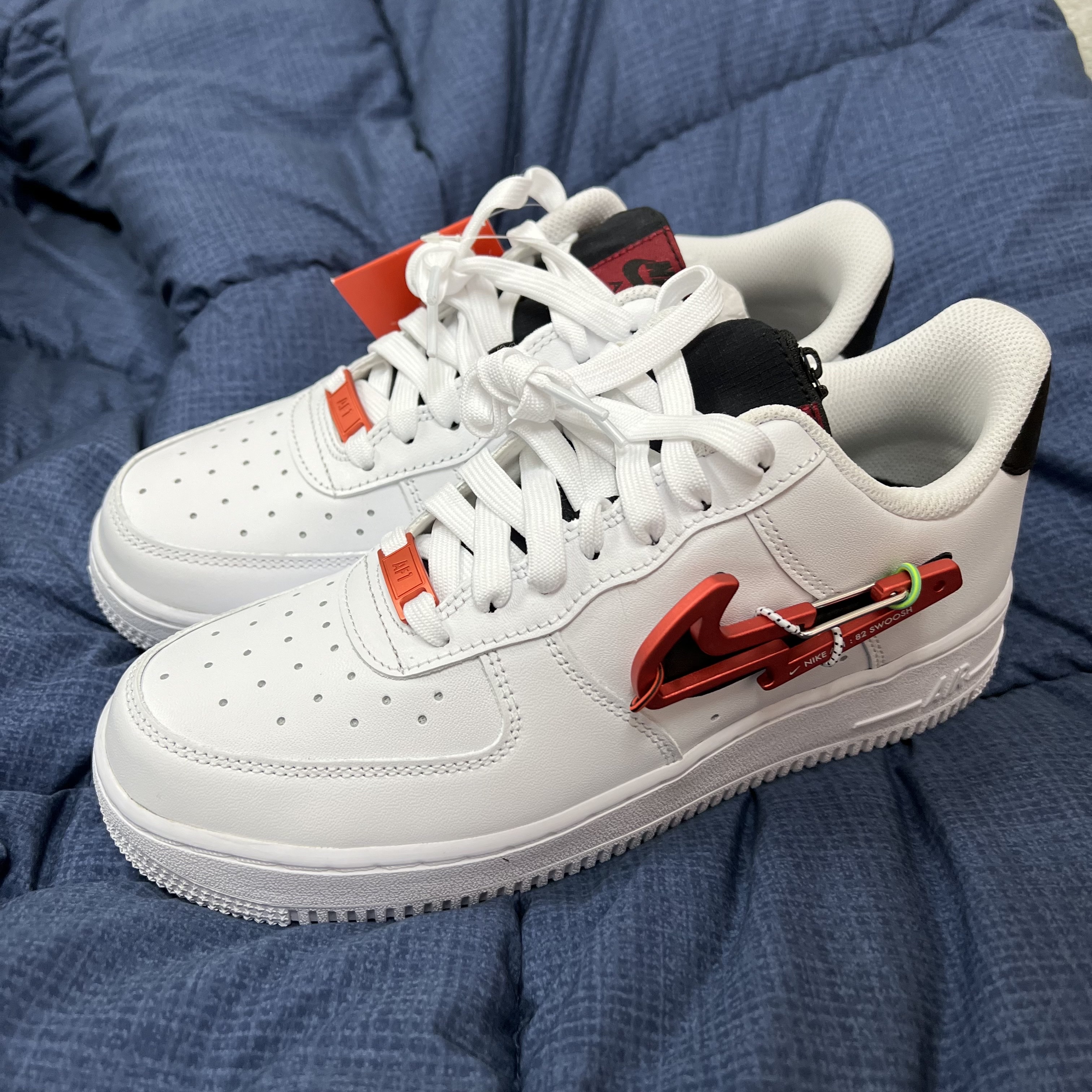 Nike Air Force 1 '07 PRM Carabiner Red 착용 스타일