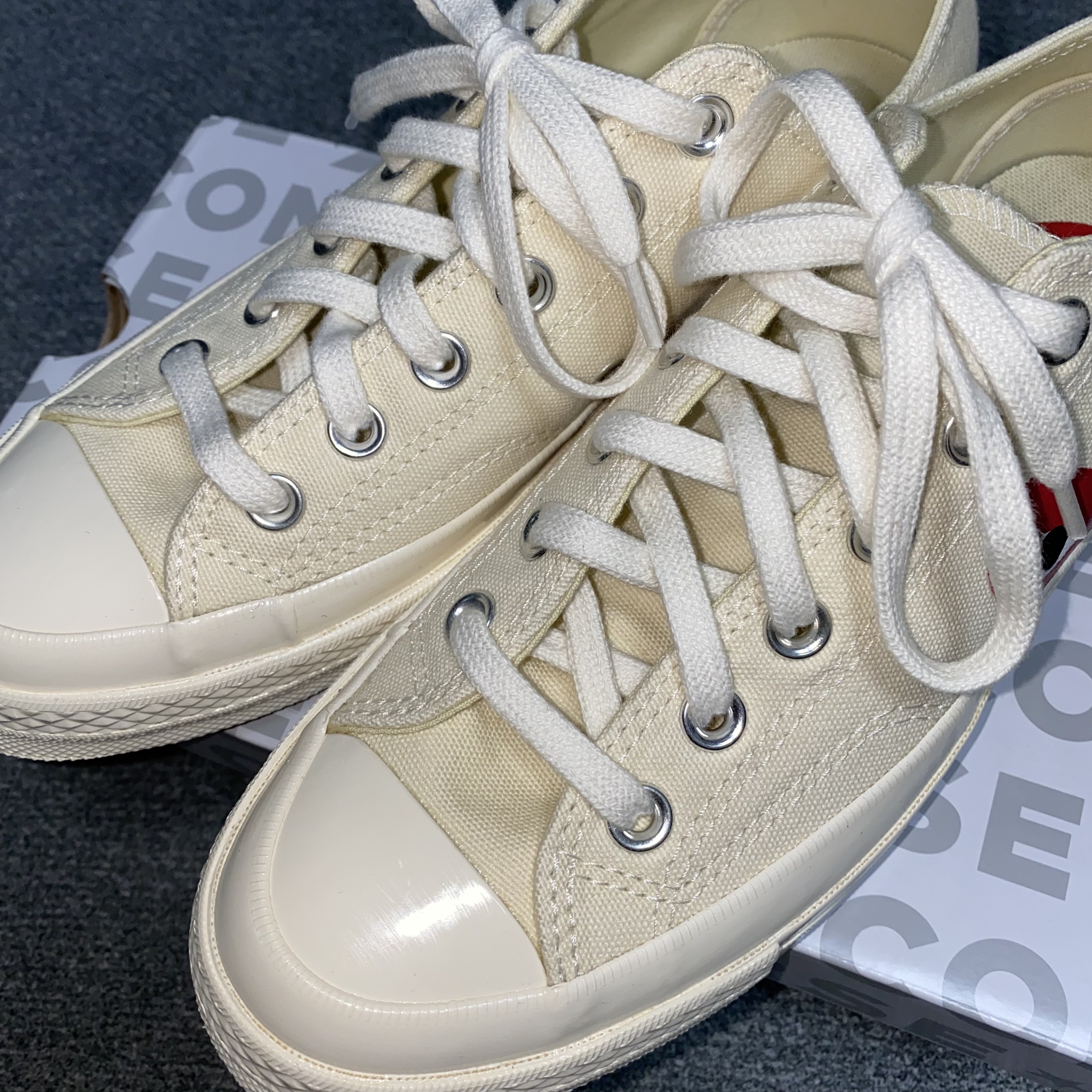 Converse x Play Comme des Garcons Chuck 70 Ox White 착용 스타일