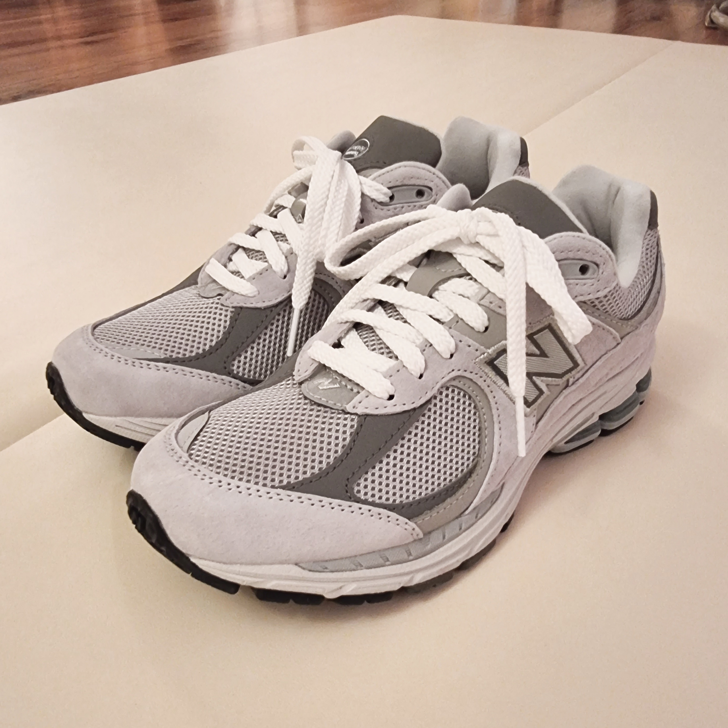 New Balance 2002R T2 Gray 착용 스타일 - 1