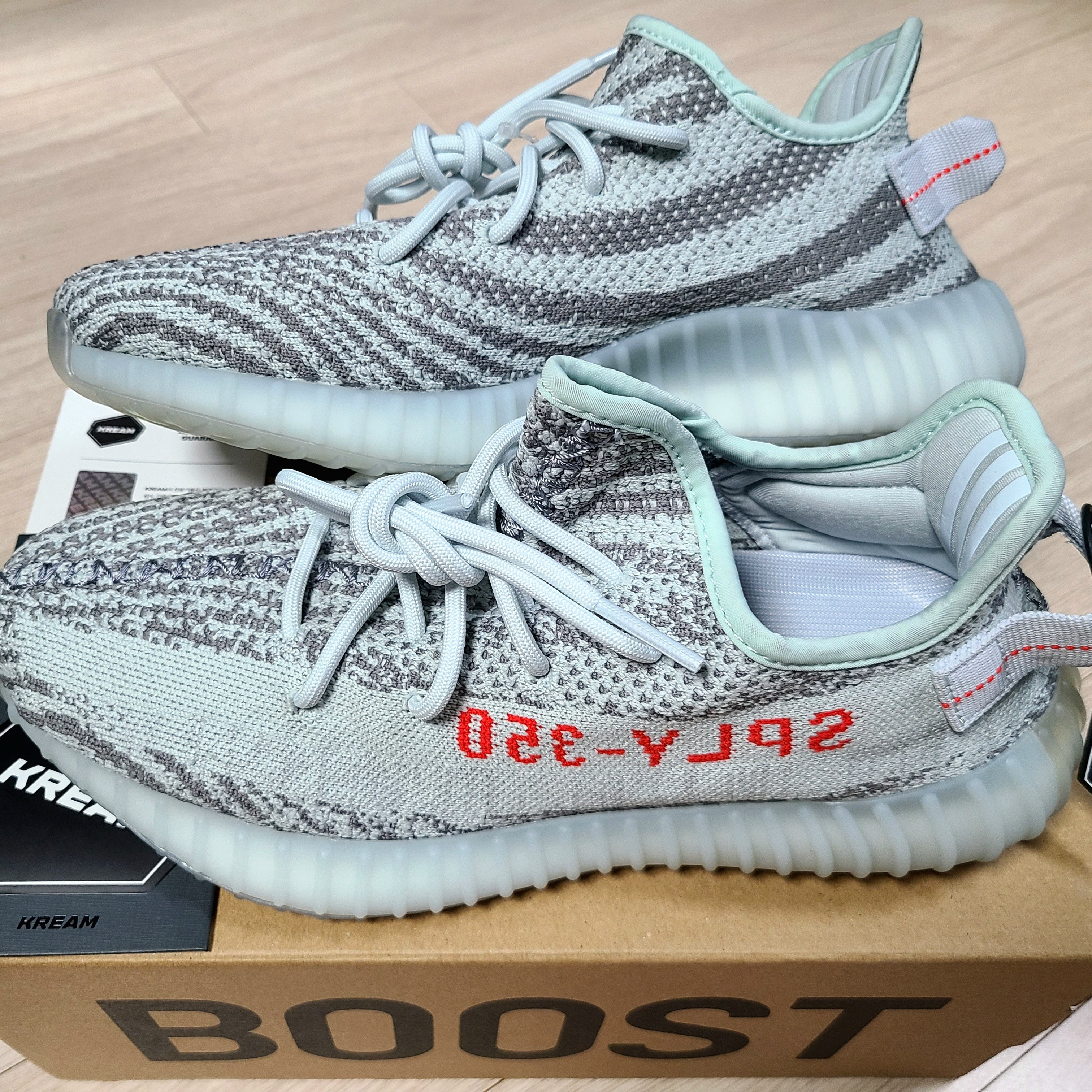 Adidas Yeezy Boost 350 V2 Blue Tint 2017 착용 스타일 - 2