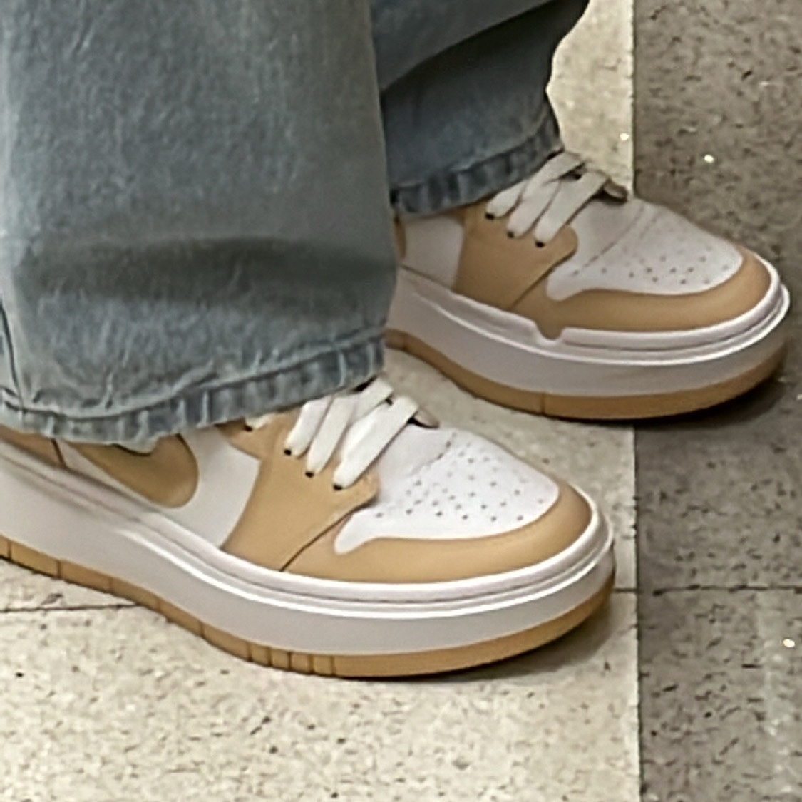 (W) Jordan 1 Elevate Low White Onyx 착용 스타일 - 2