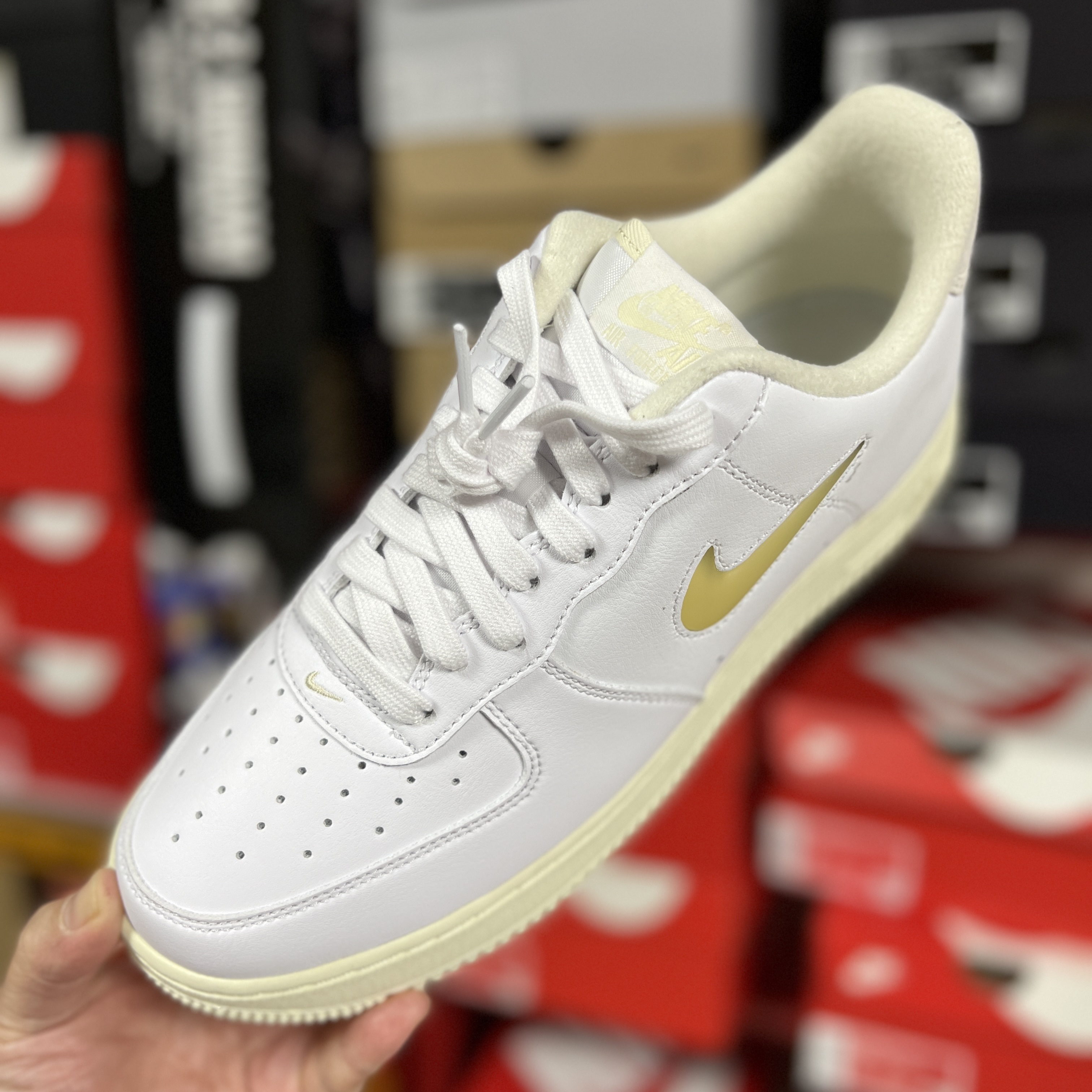 Nike Air Force 1 '07 LX Pale Vanilla 착용 스타일 - 1
