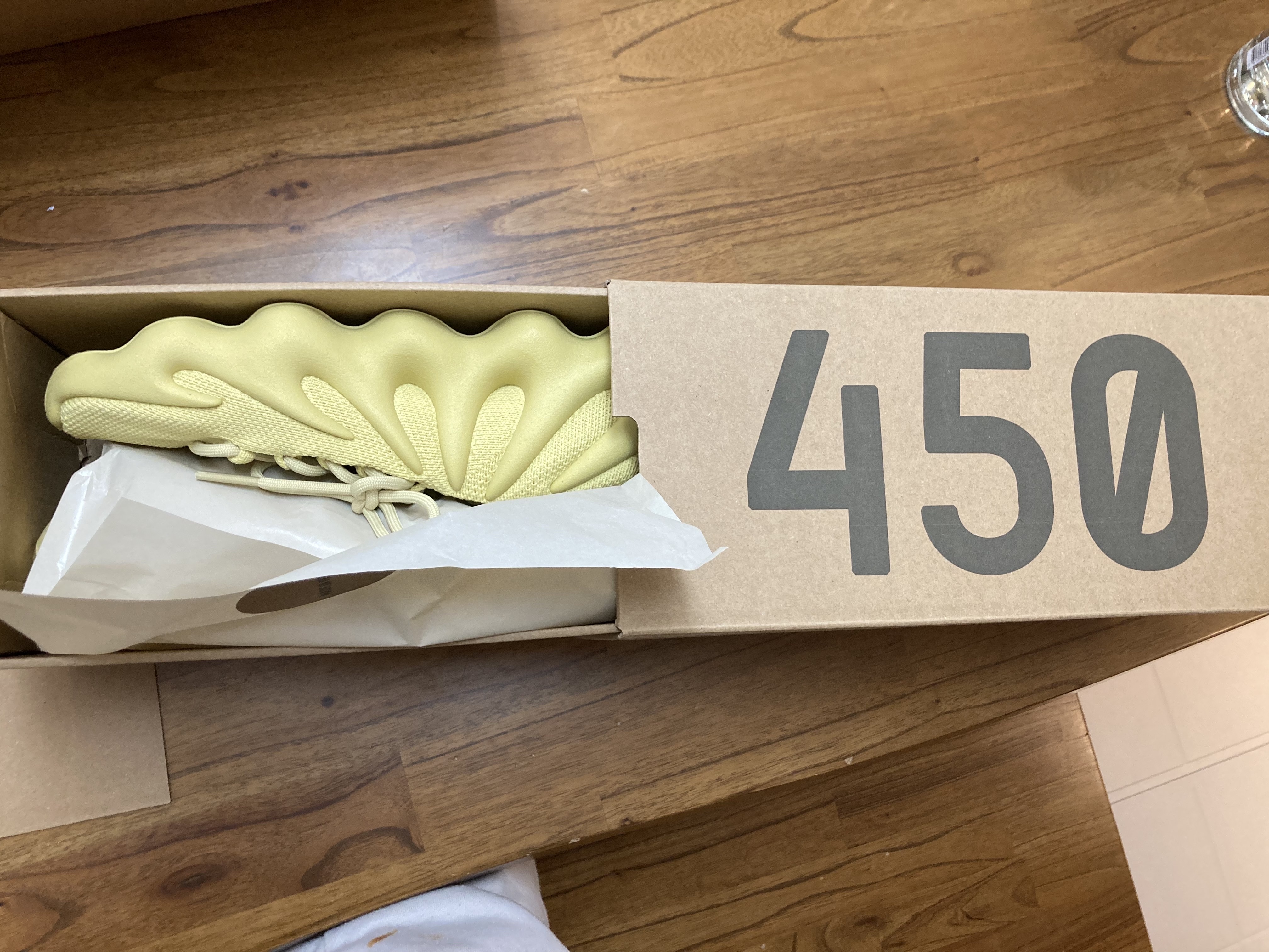 Adidas Yeezy 450 Sulfur 착용 스타일