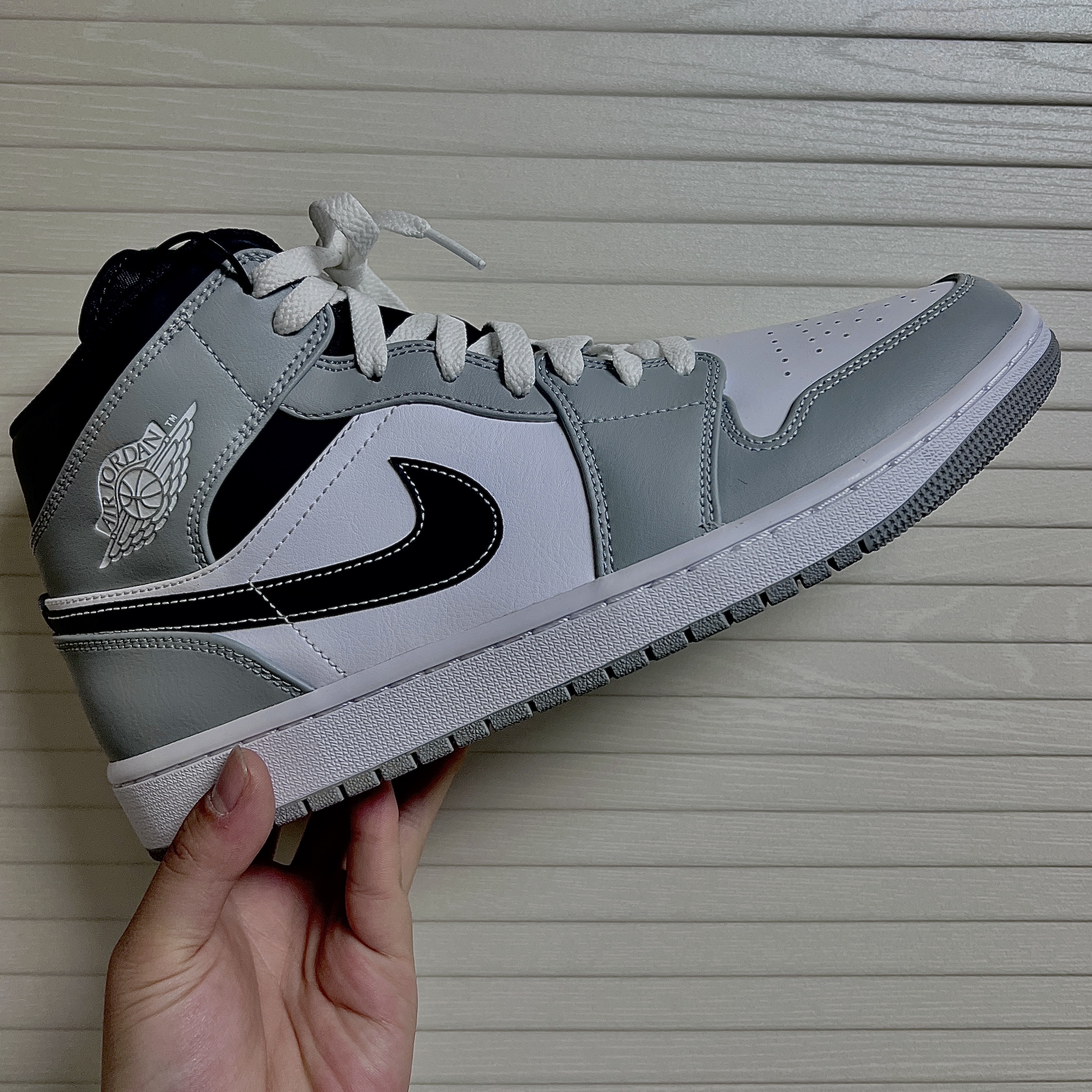 Jordan 1 Mid Light Smoke Grey Anthracite 착용 스타일