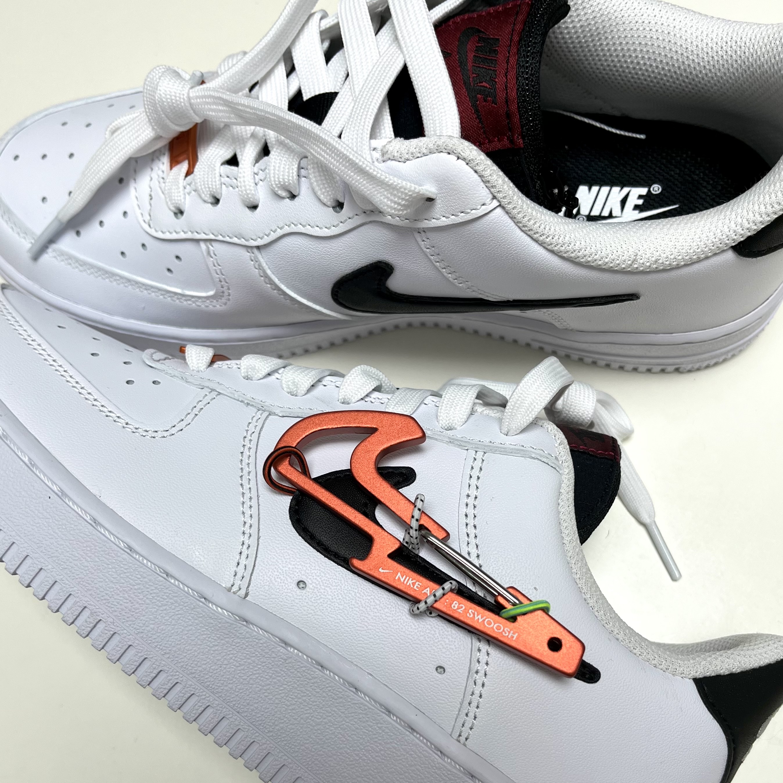 Nike Air Force 1 '07 PRM Carabiner Red 착용 스타일 - 2