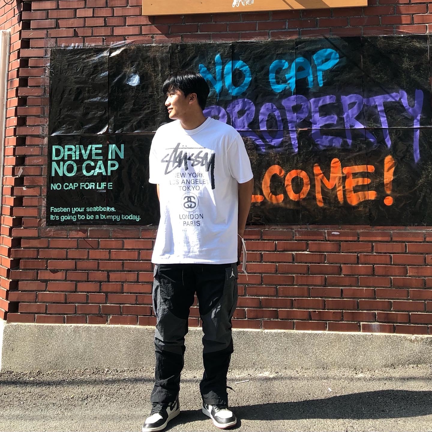 Jordan 1 Retro High Not for Resale Varsity Red, Stussy World Tour T-Shirt White 착용 스타일