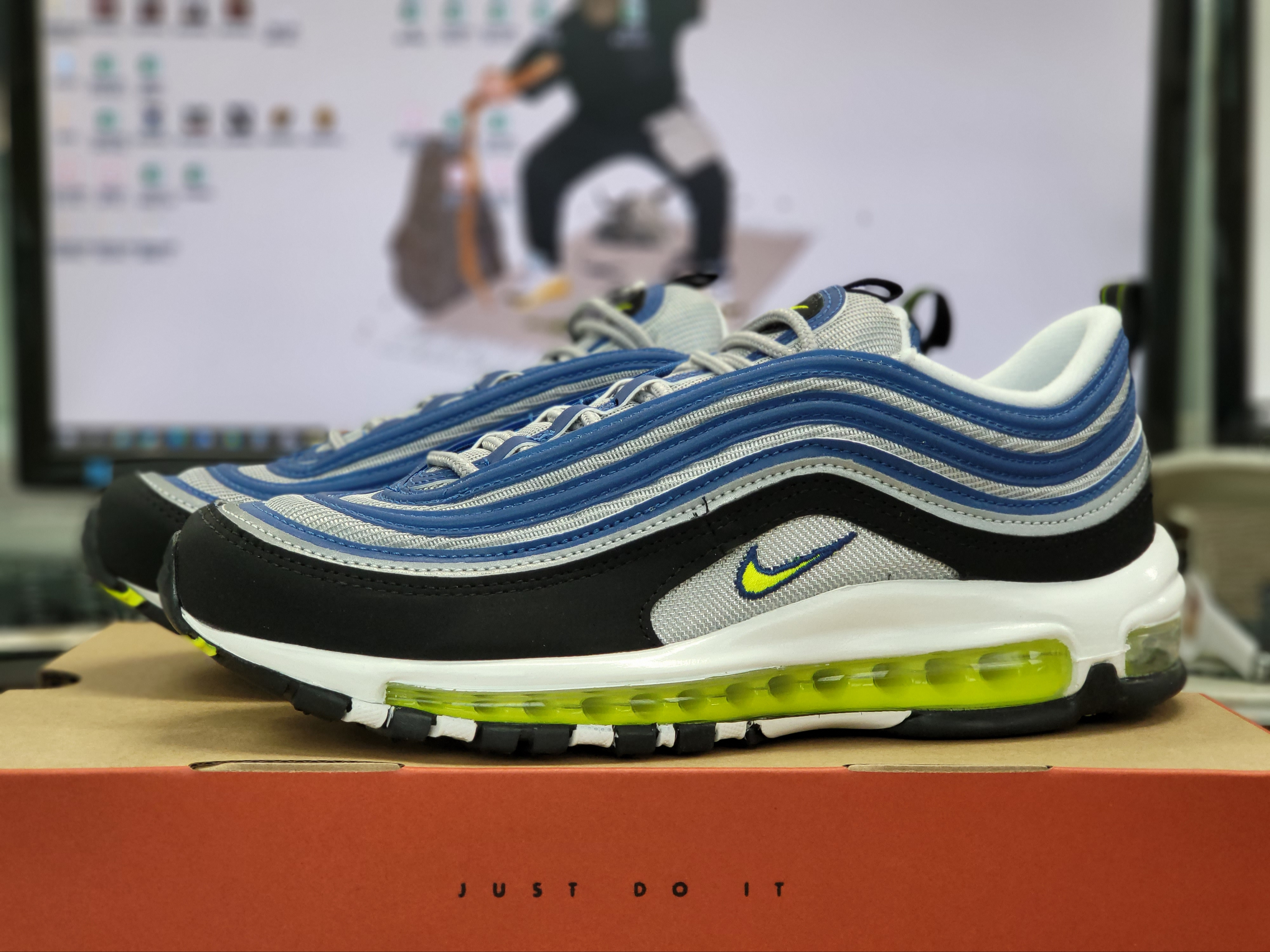 Nike Air Max 97 OG Atlantic Blue and Voltage Yellow 착용 스타일