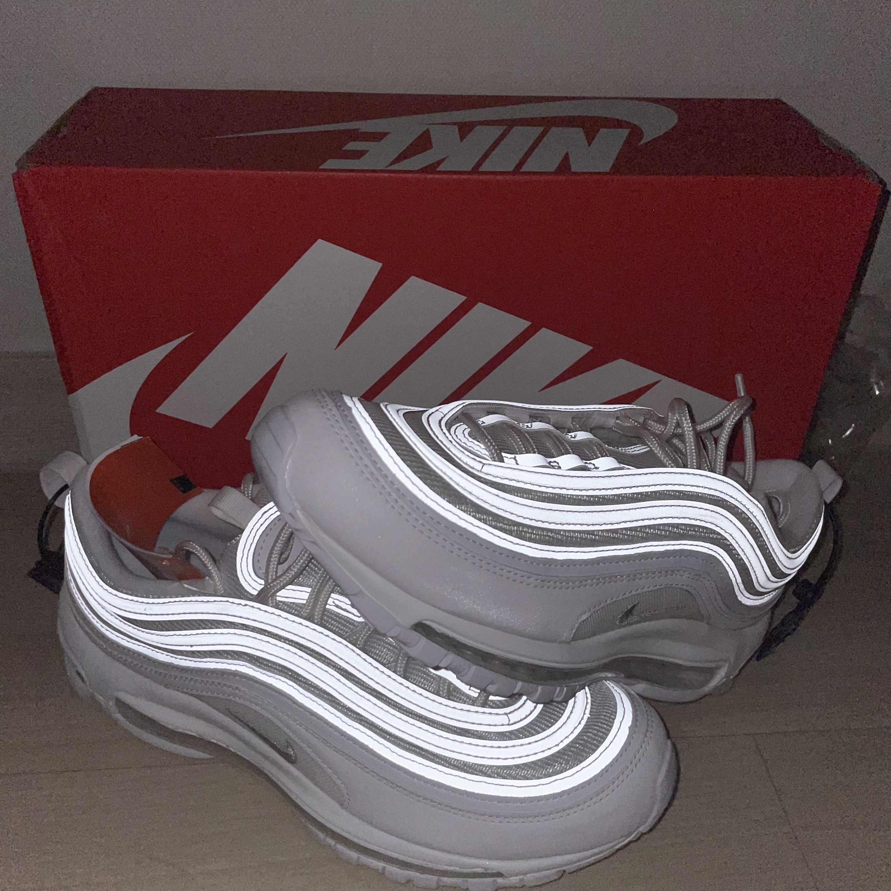 Nike Air Max 97 Triple White Wolf Grey 착용 스타일