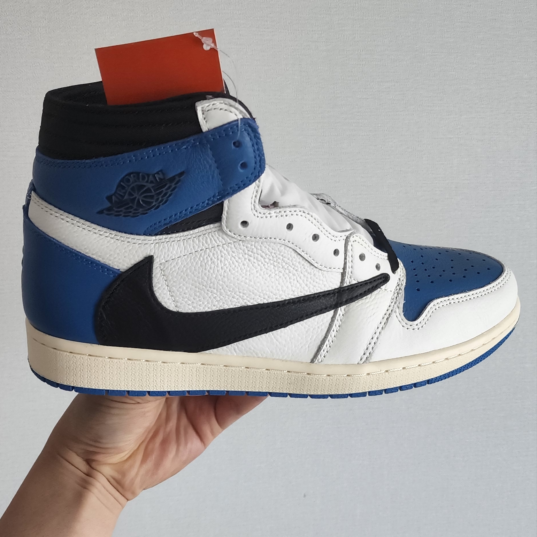 Jordan 1 x Travis Scott x Fragment Retro High OG SP Military Blue 착용 스타일 - 2