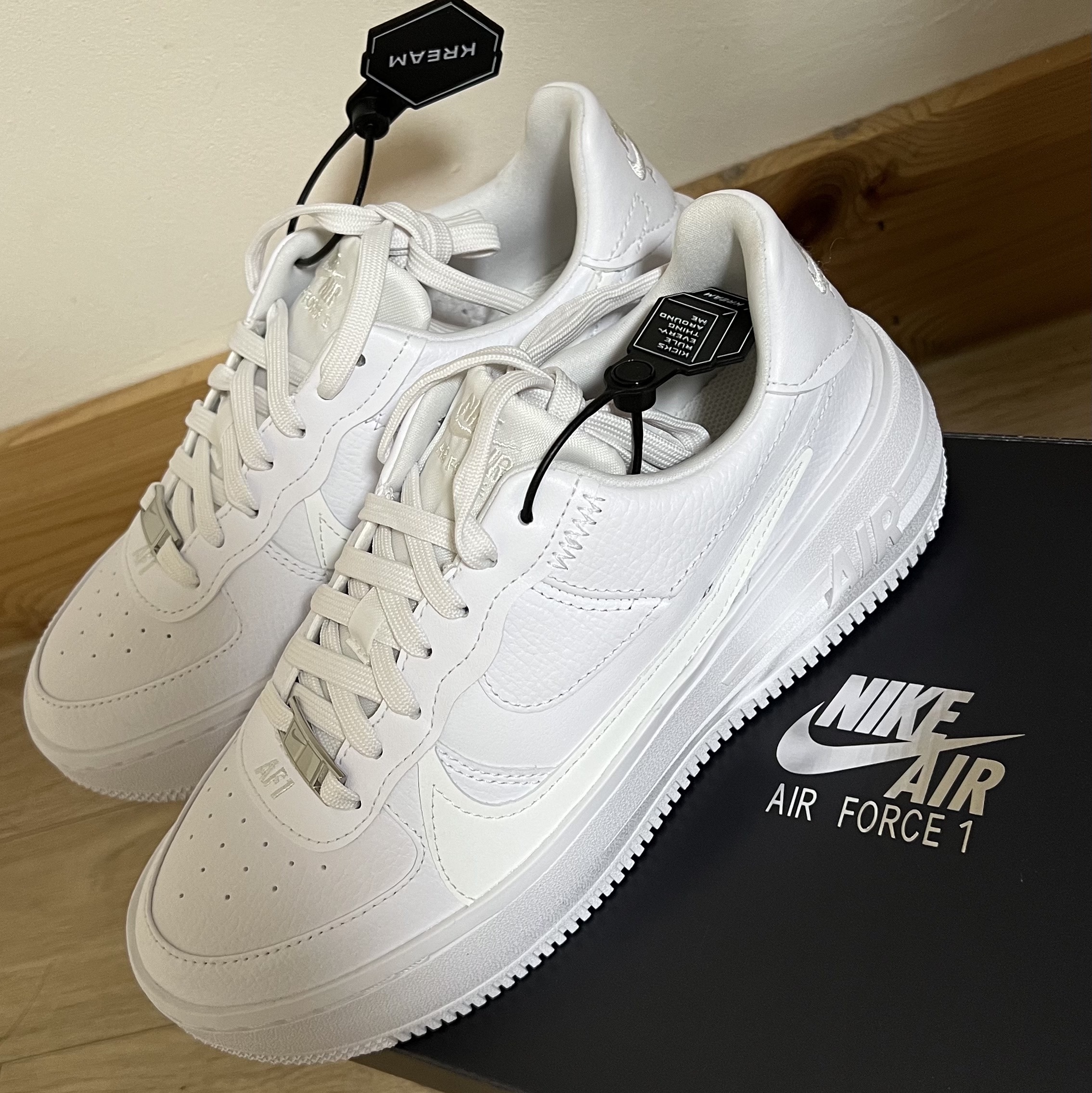 (W) Nike Air Force 1 PLT.AF.ORM Triple White 착용 스타일 - 2