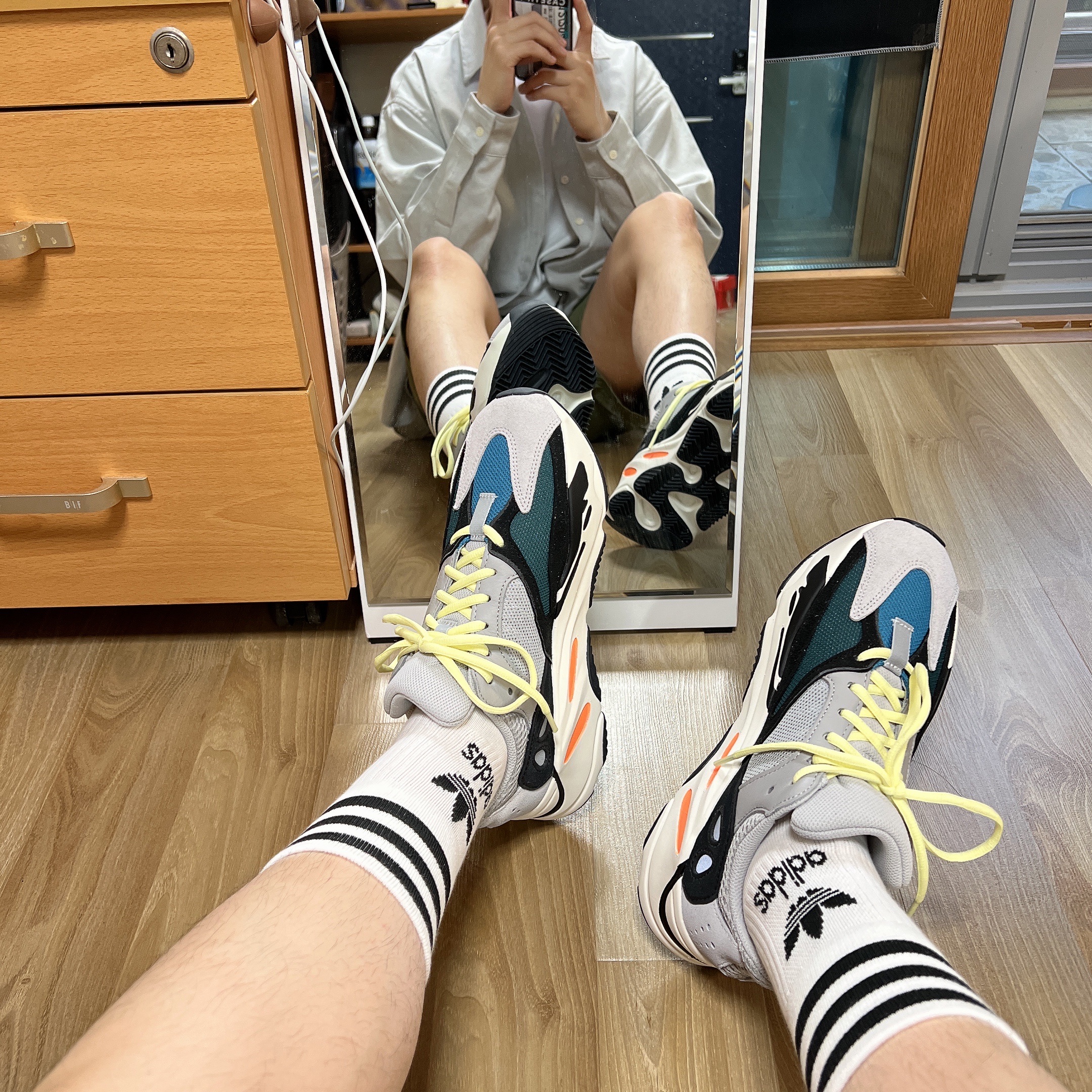Adidas Yeezy Boost 700 Wave Runner Solid Grey 2021/2022 착용 스타일